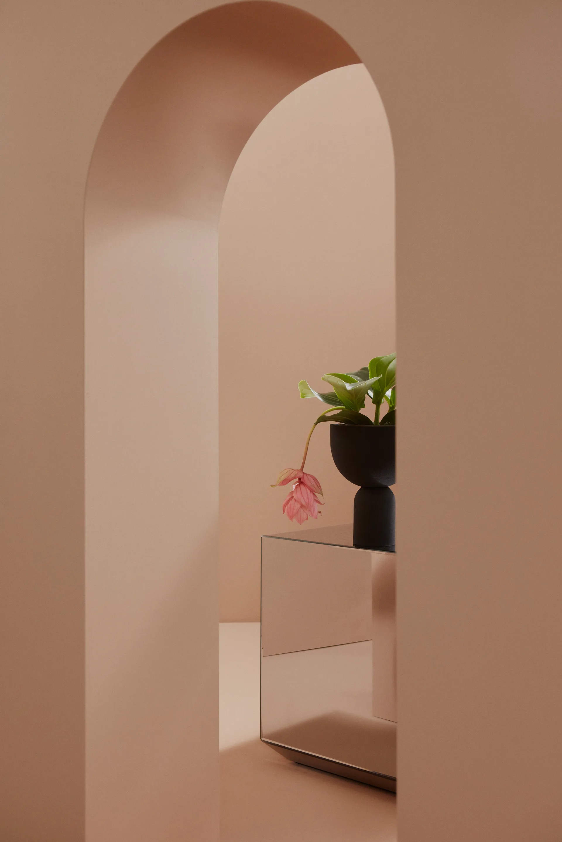 Vaso da fiori Torus Ø 22 cm, Nero-nero AYTM
