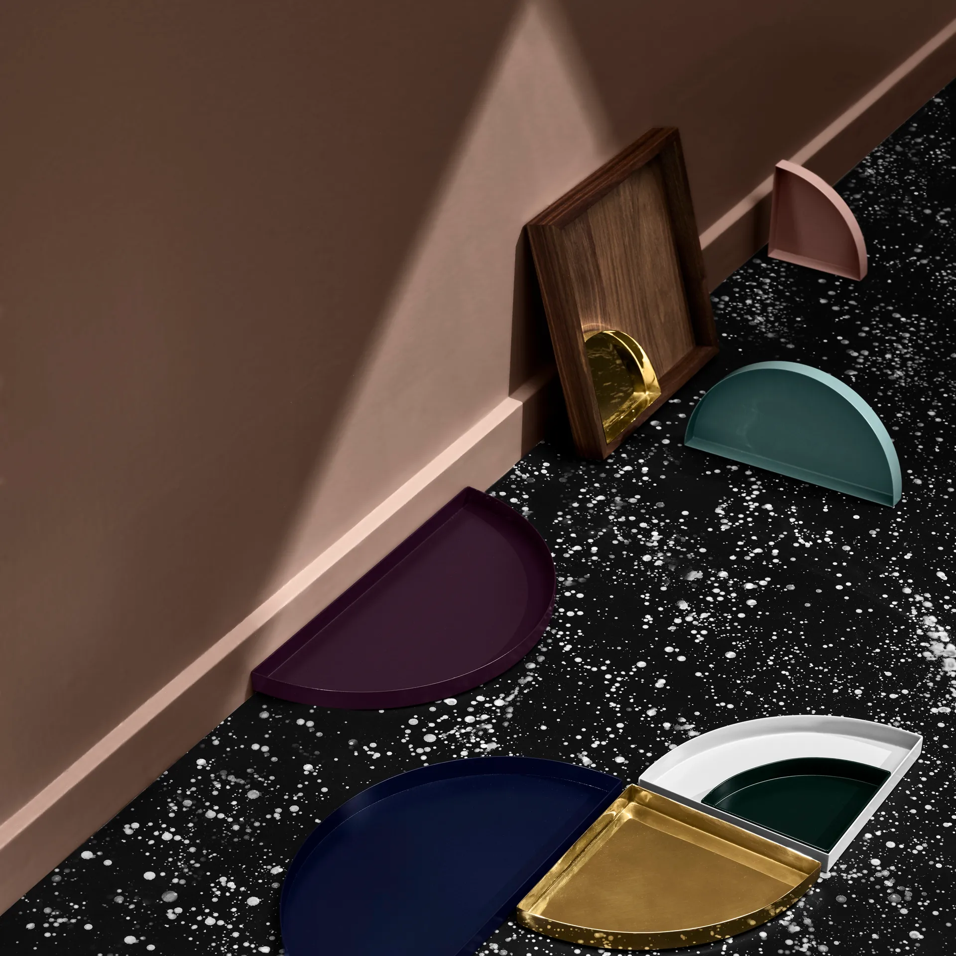 Vassoio quadrato Unity noce, piccolo AYTM