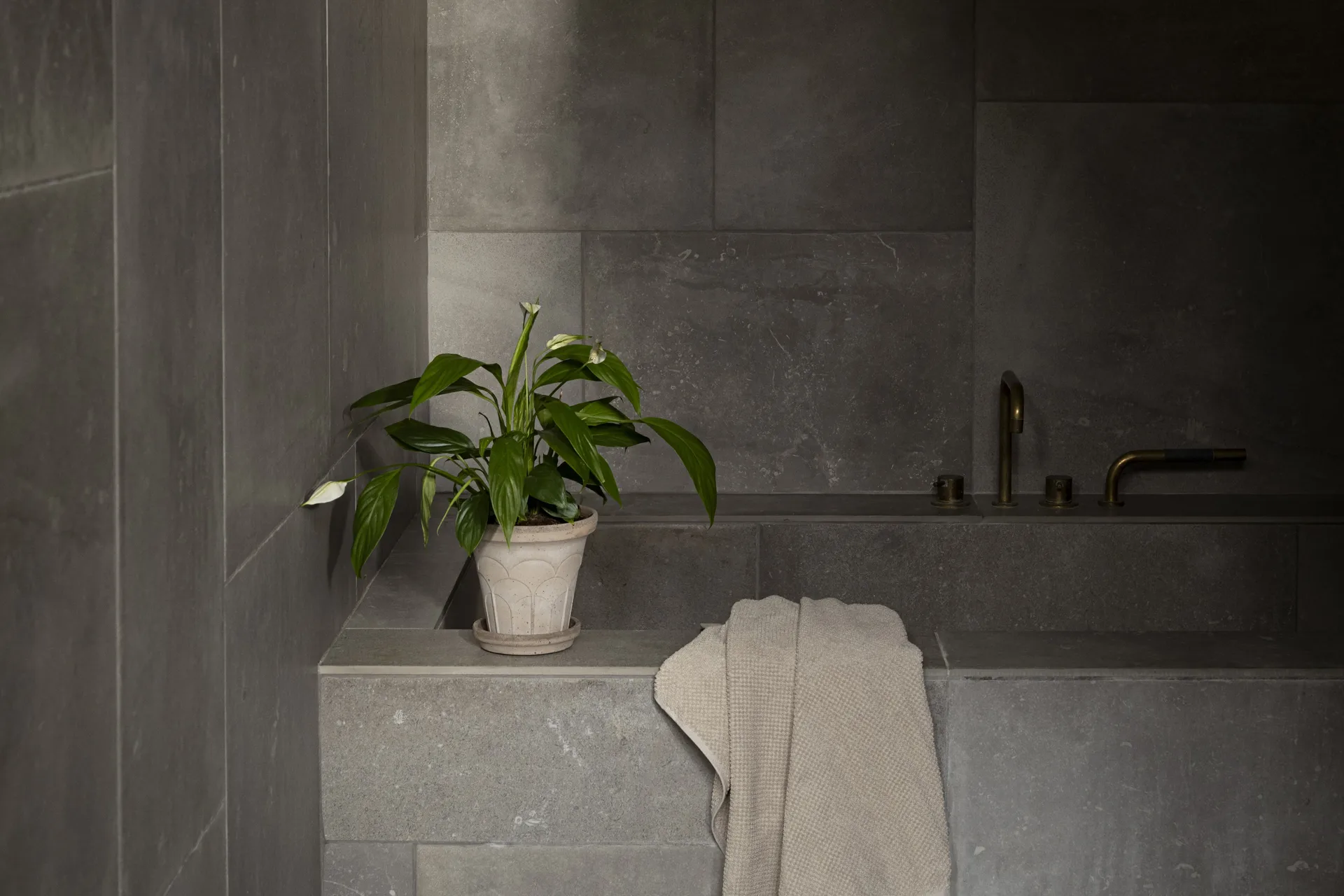 Fleur vaso con sottovaso 2 pezzi, Grigio, Ø14 cm Bergs Potter