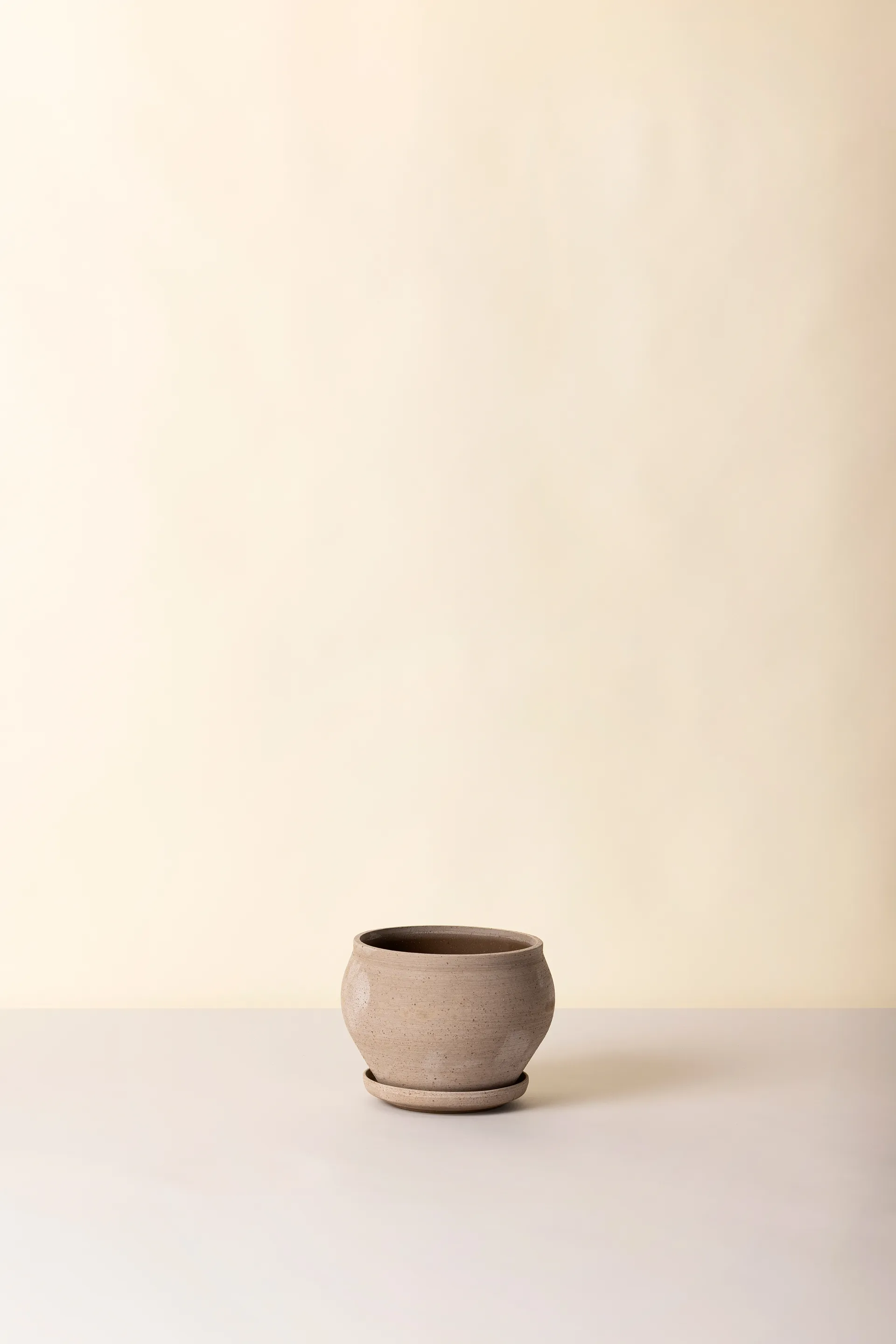 Vaso Delphi con sottovaso, 2 pezzi, Grigio, Ø24 cm, basso Bergs Potter