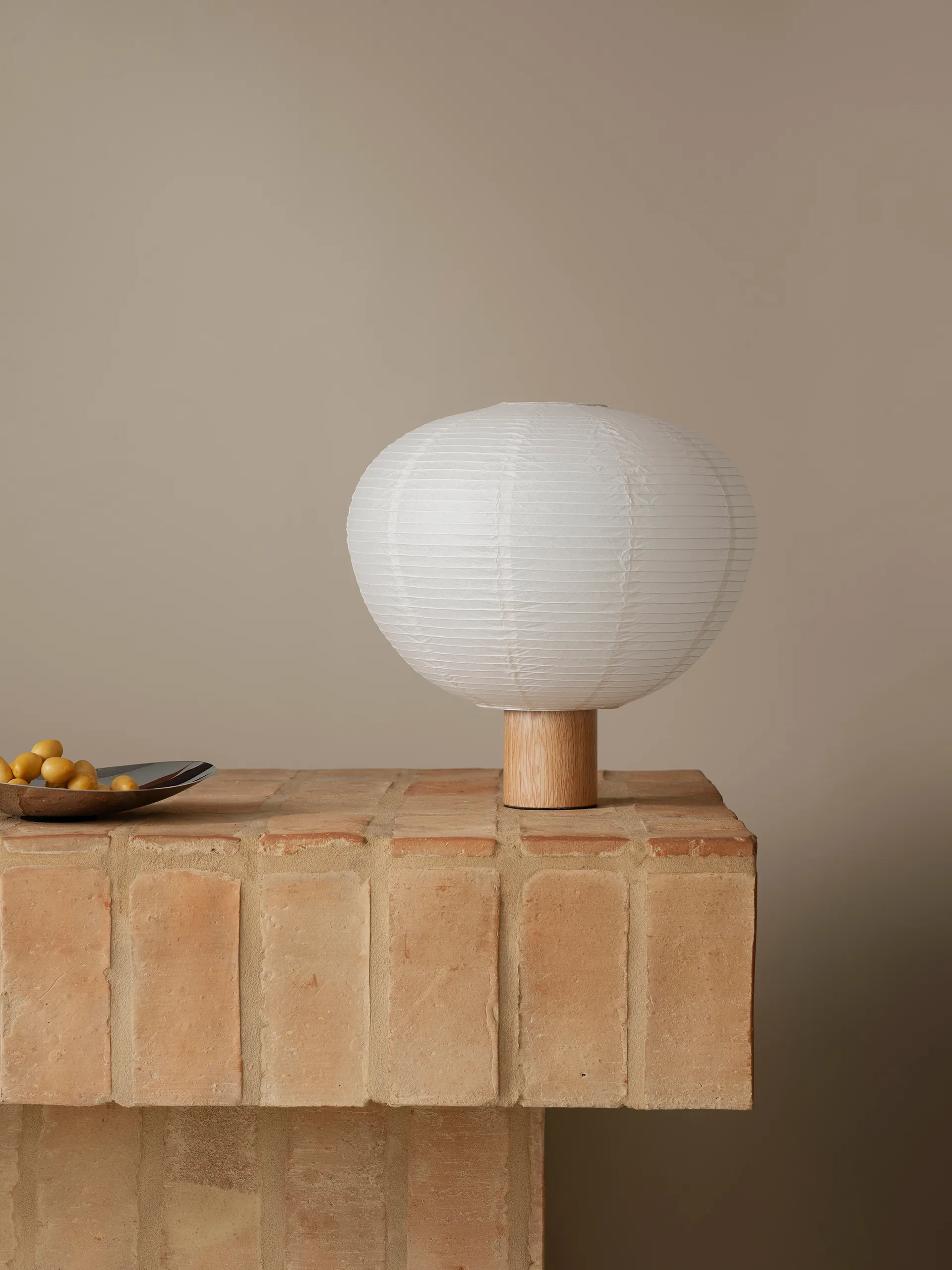 Lampada da tavolo Kami, Rovere, Ø46 cm blomus