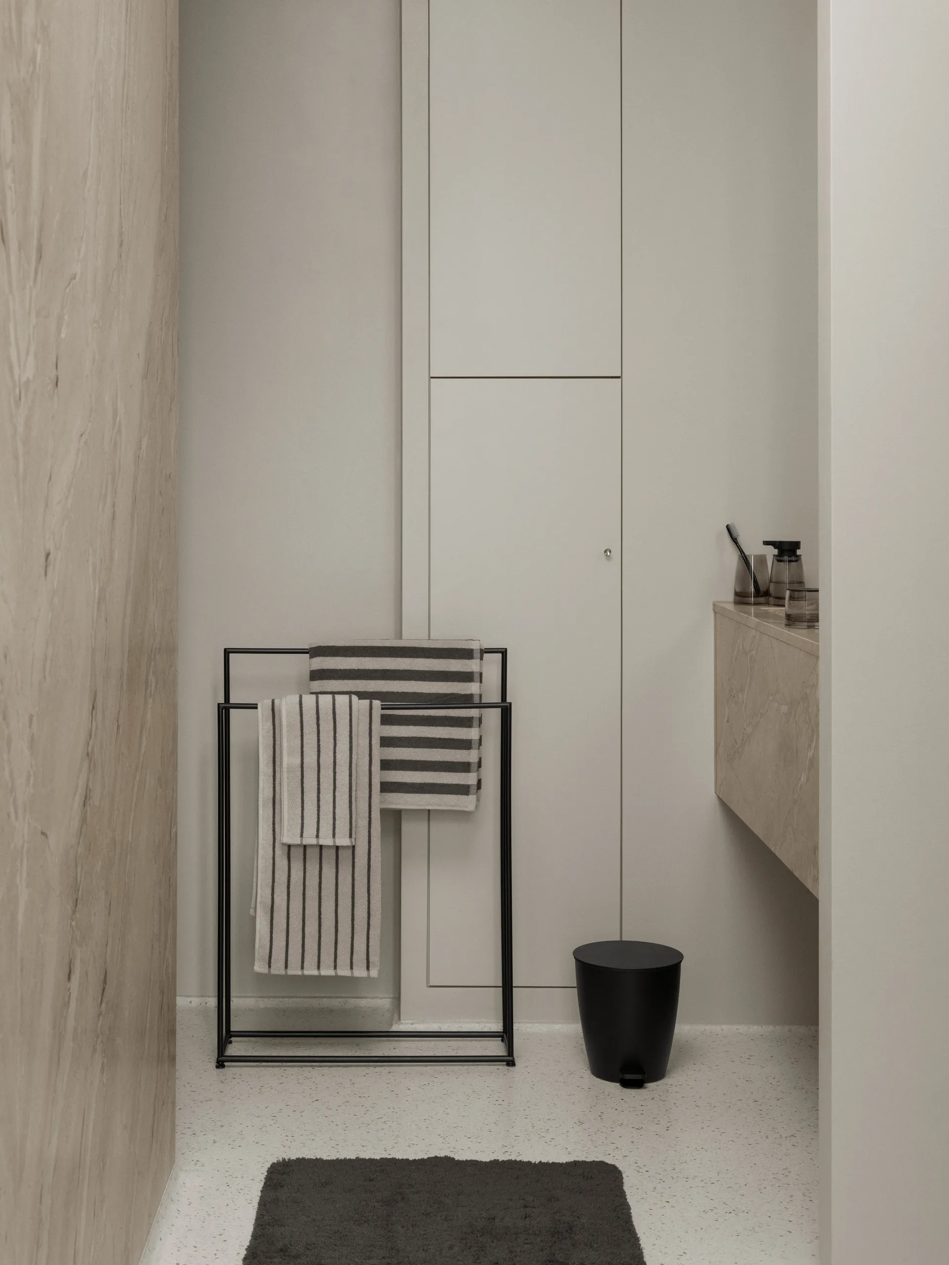 Modo portasalviette, Black, 86x60x18,5 cm blomus