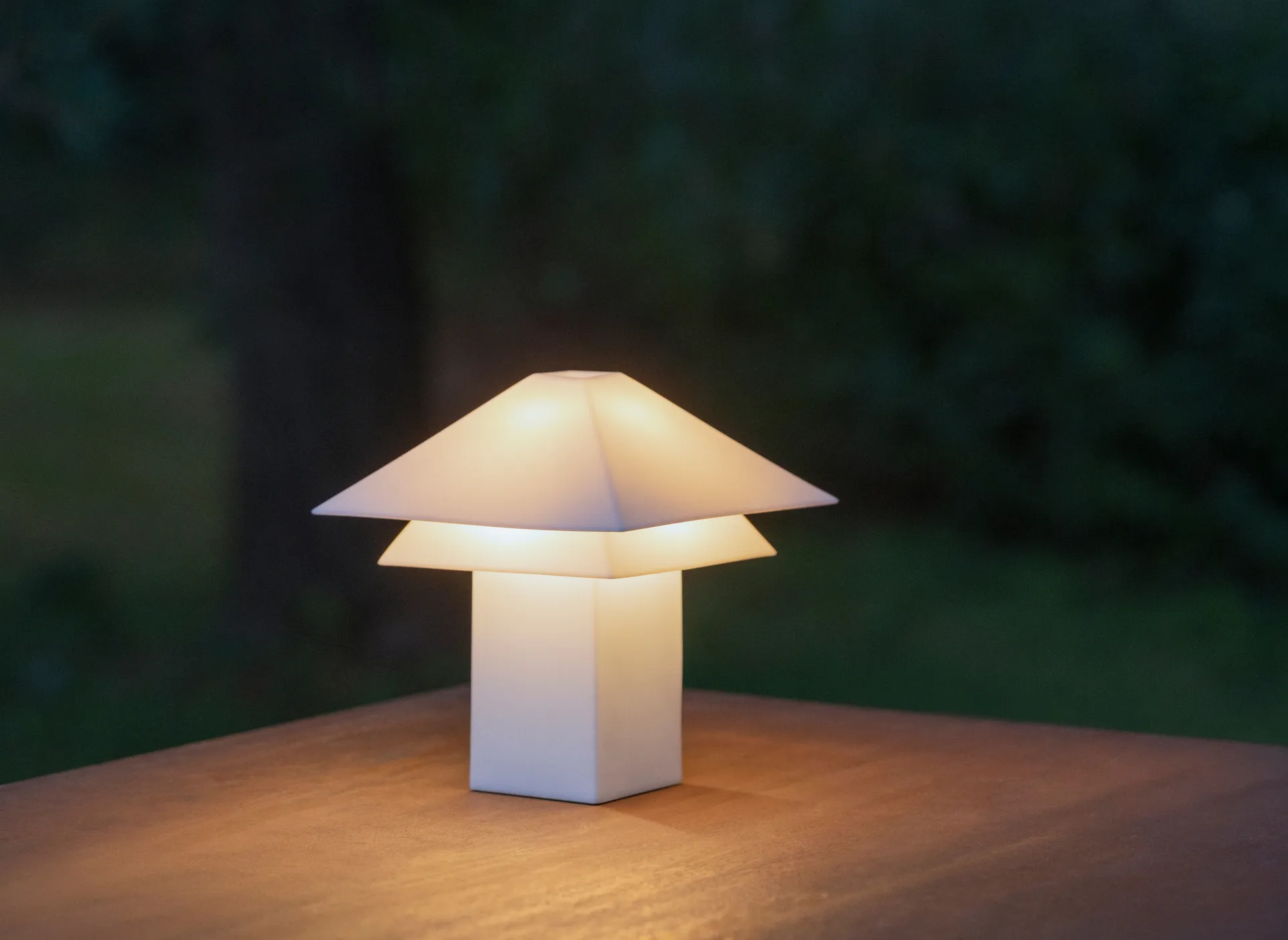 Sanaka lampada da tavolo portatile, Bianco blomus