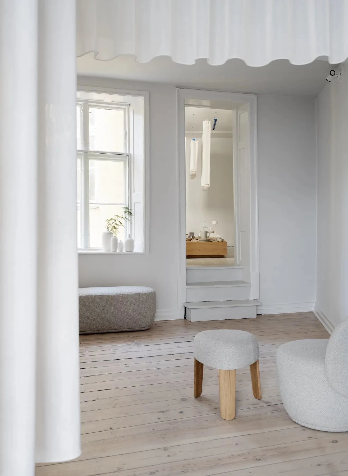 Sgabello Kuon Ø47x45 cm, Boucla beige blomus