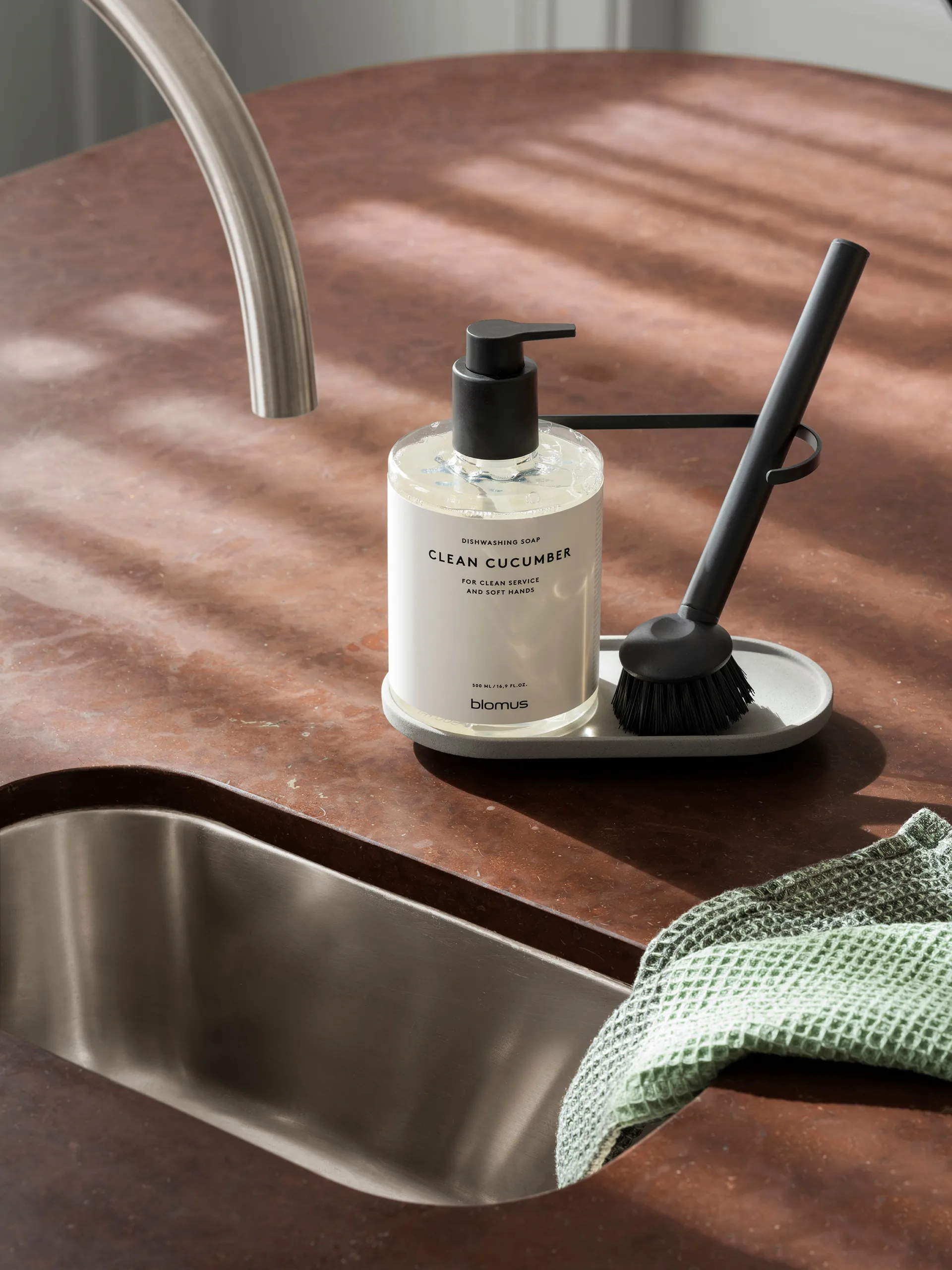 Spazzola per piatti Arja, Nero blomus