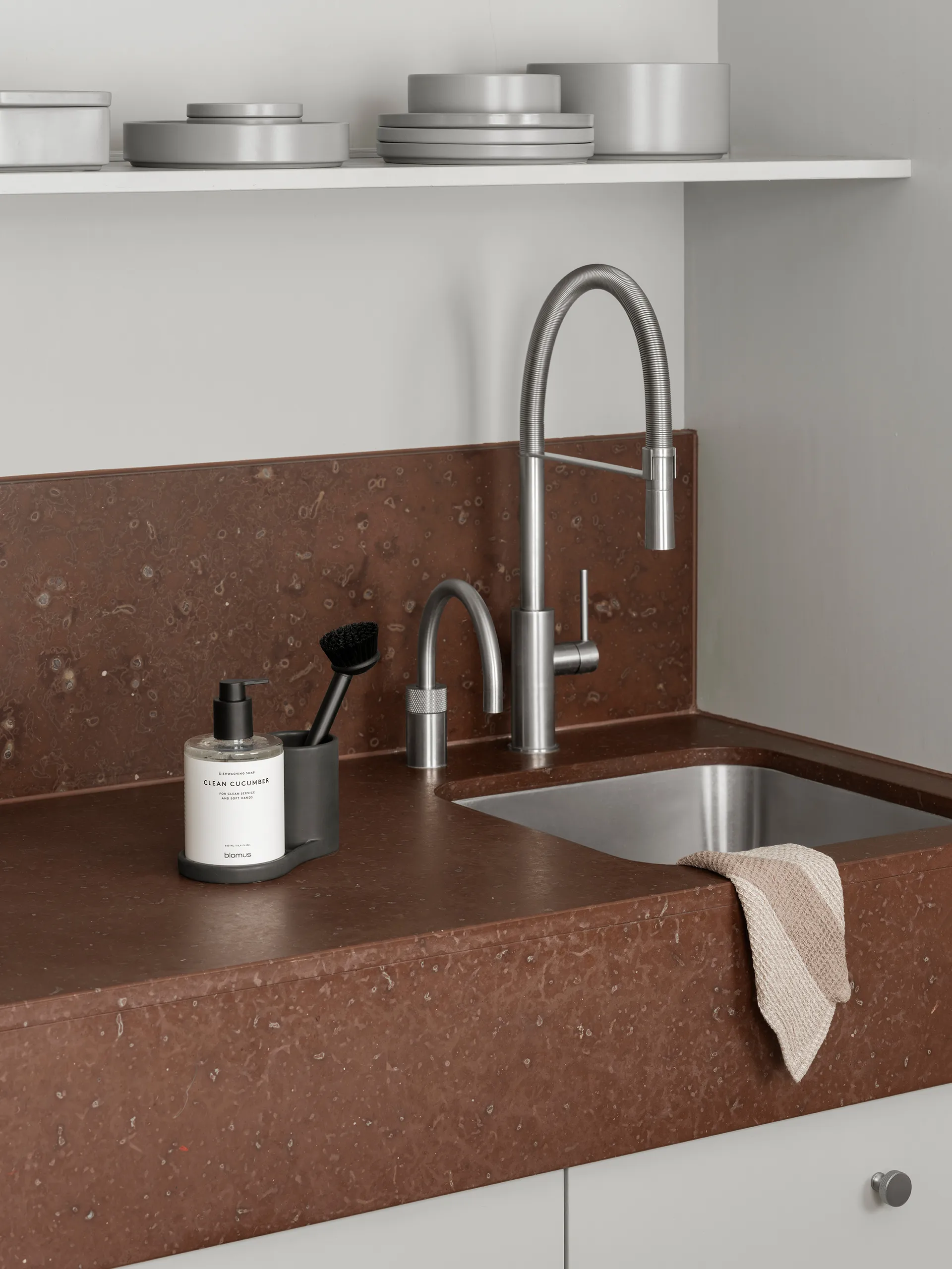 Spazzola per piatti Arja, Nero blomus