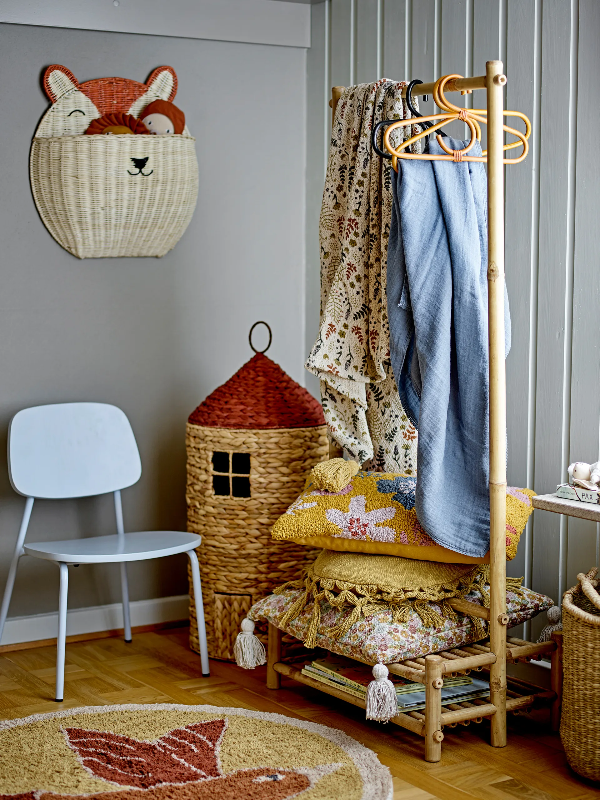 Cesto in vimini Gerti da parete, con coperchio, 44x47x13 cm, Volpe Bloomingville