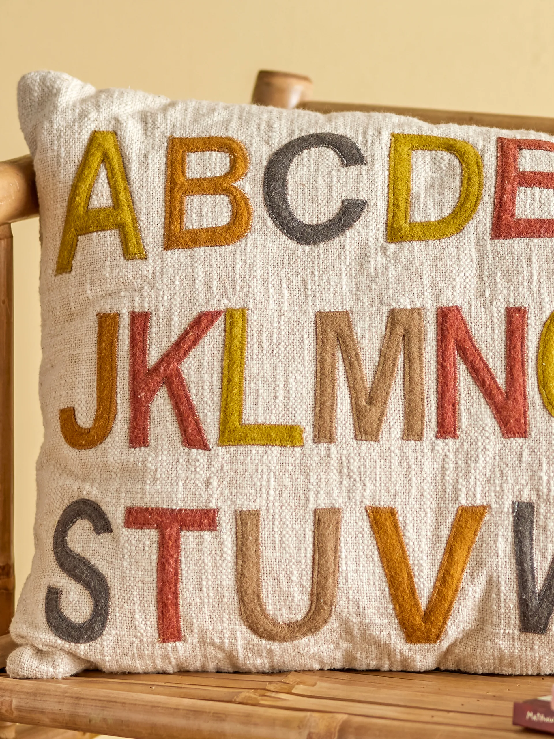 Cuscino alphabet Lexi 40x60 cm, Nature-multi Bloomingville