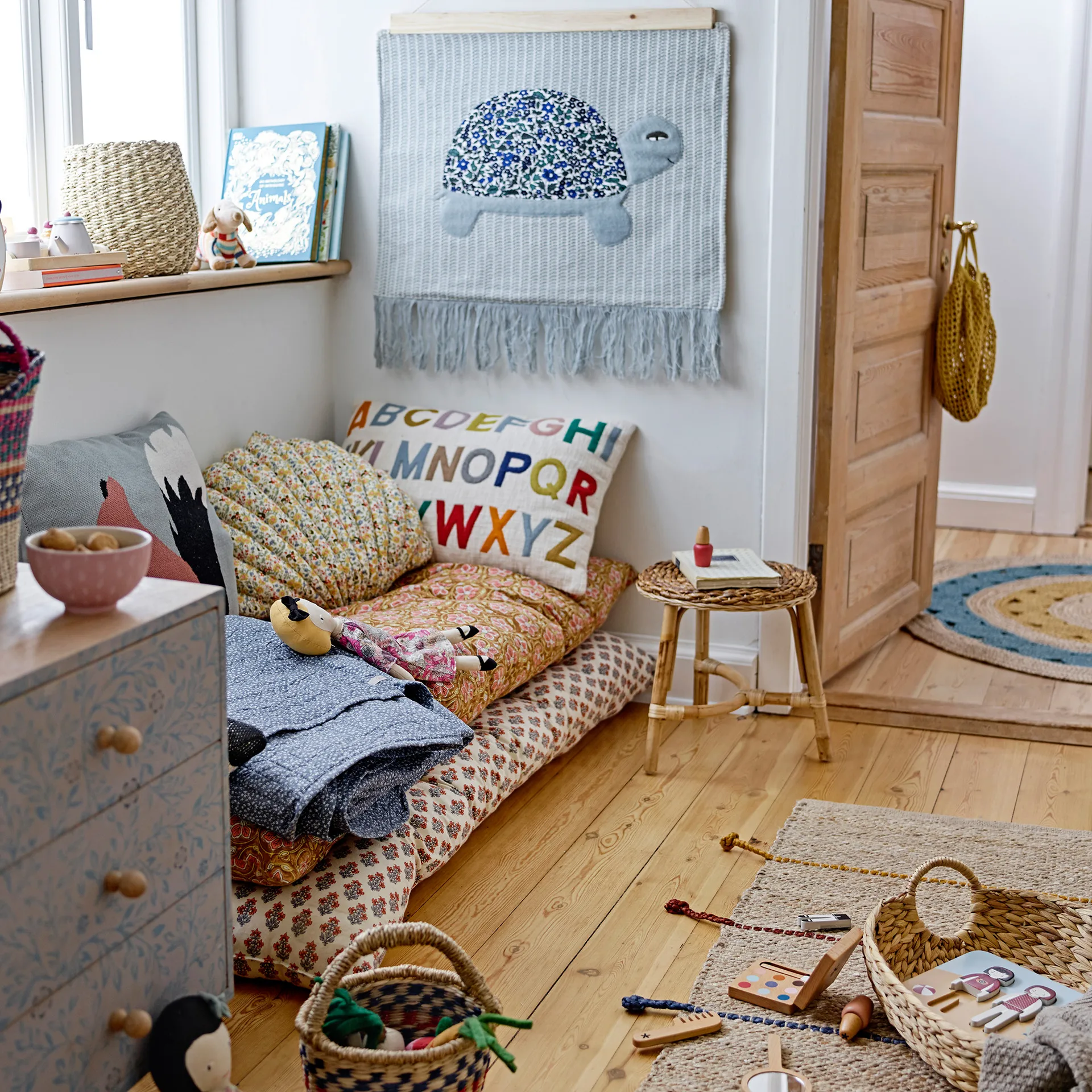 Cuscino alphabet Lexi 40x60 cm, White-multi Bloomingville