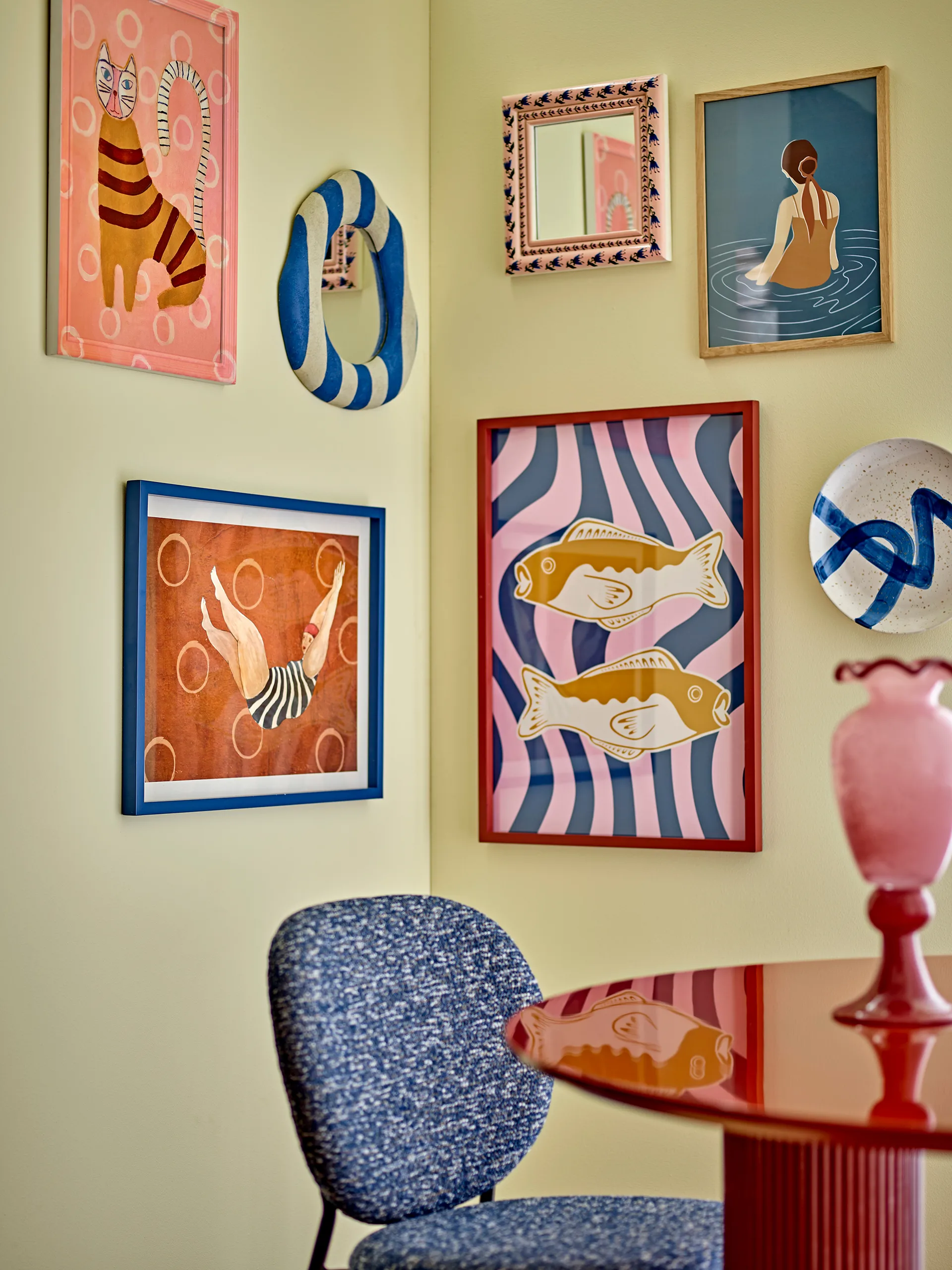 Illustrazione Missy con cornice 40x56 cm, Rosa Bloomingville