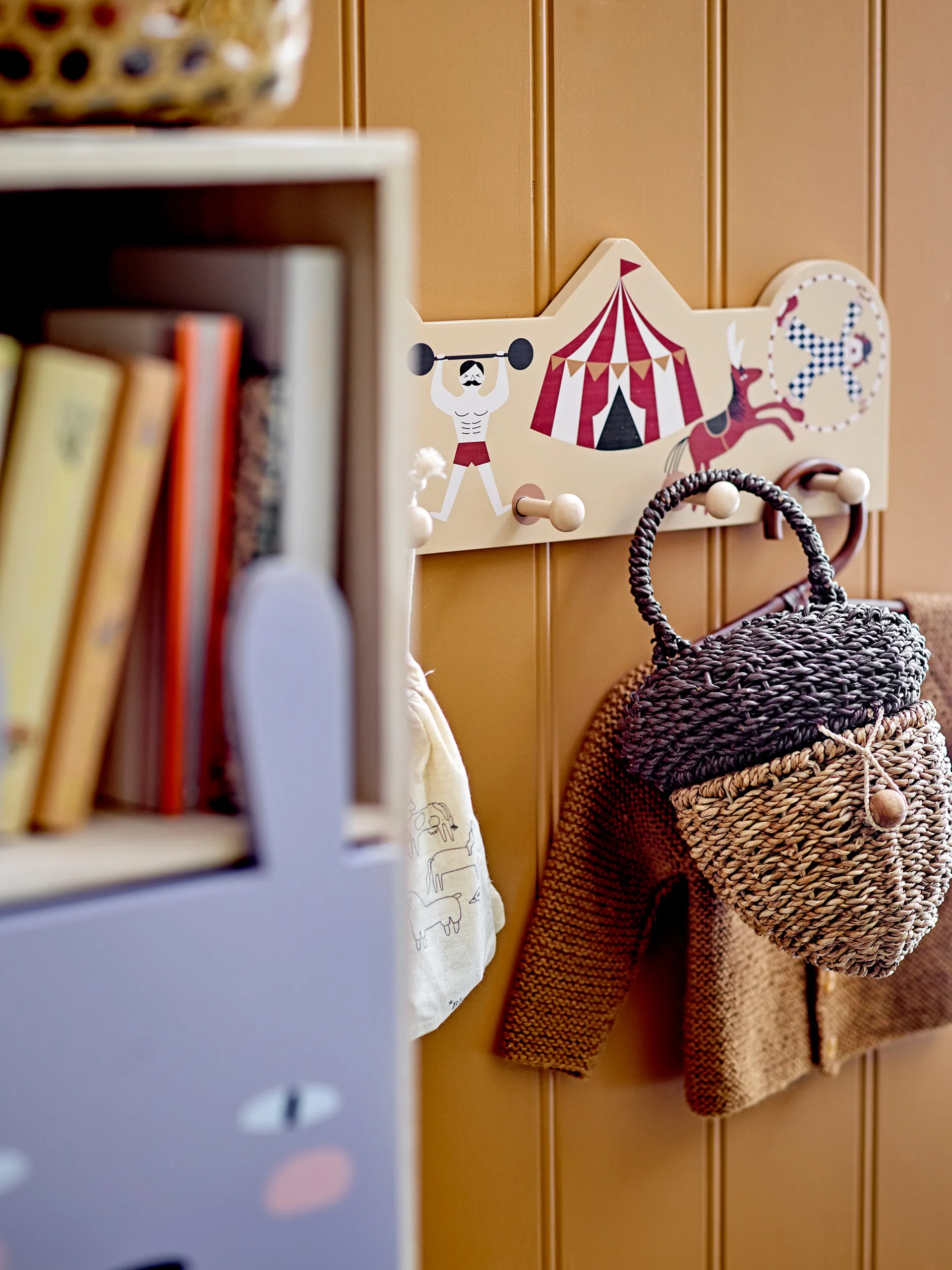 Libreria con cassetti Calle, Colore naturale Bloomingville