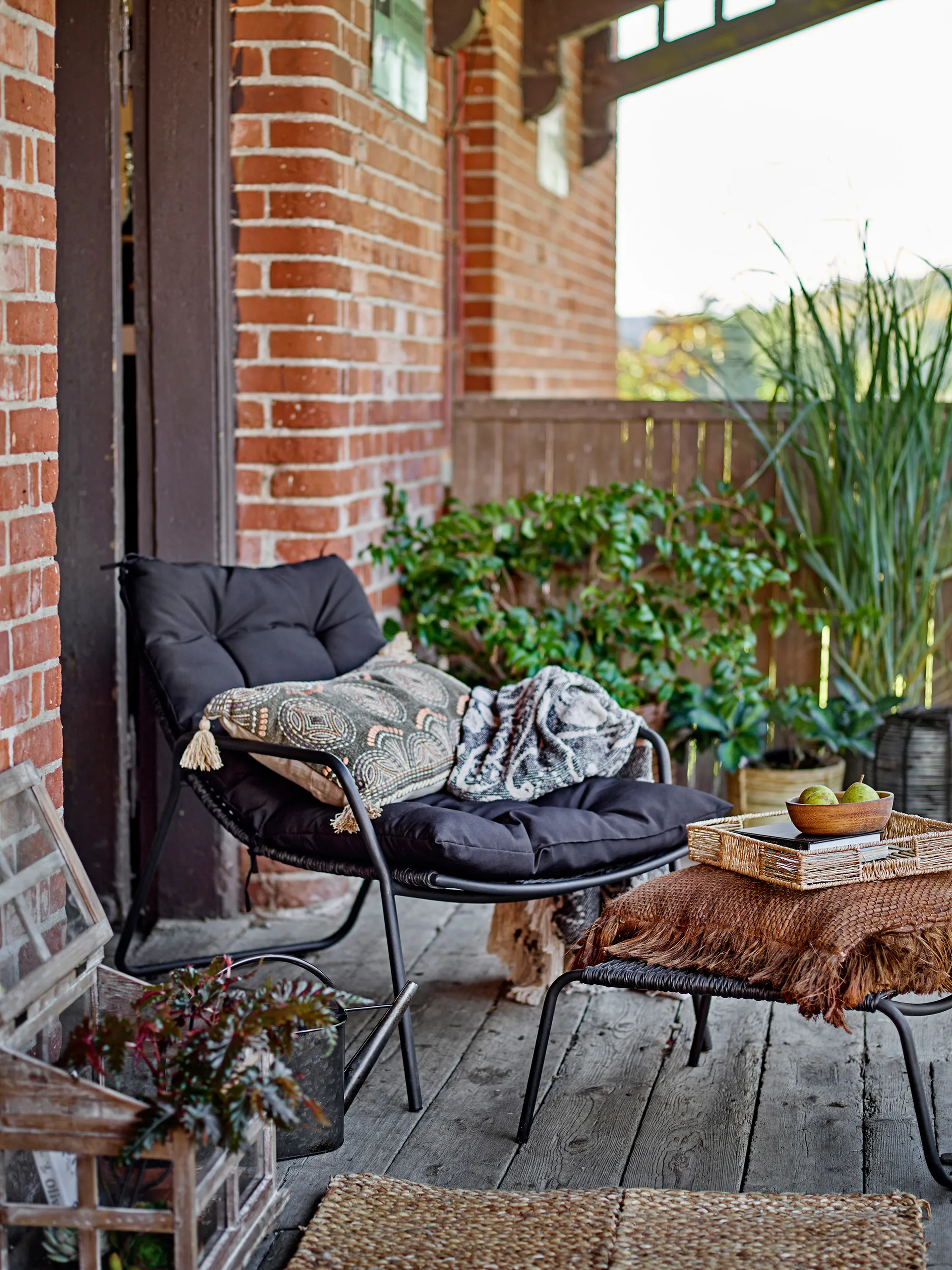 Sdraio Boel, Nero Bloomingville