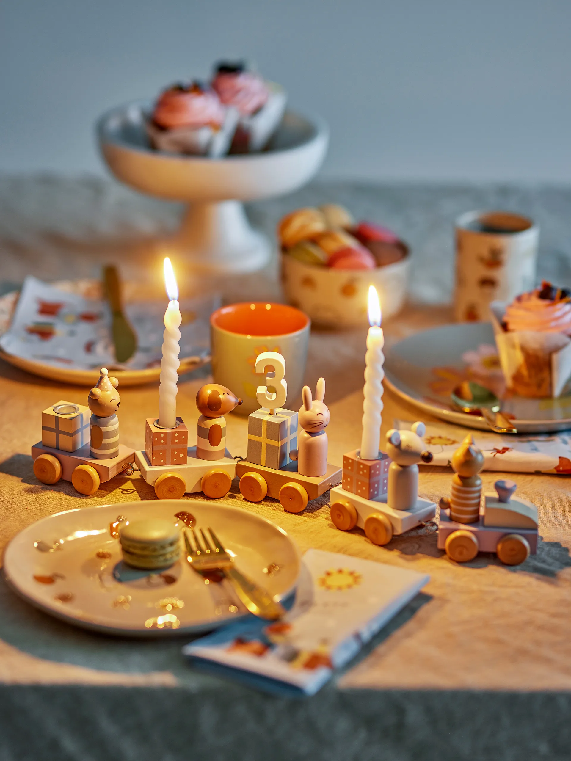 Treno di compleanno Junaid, Rosa Bloomingville