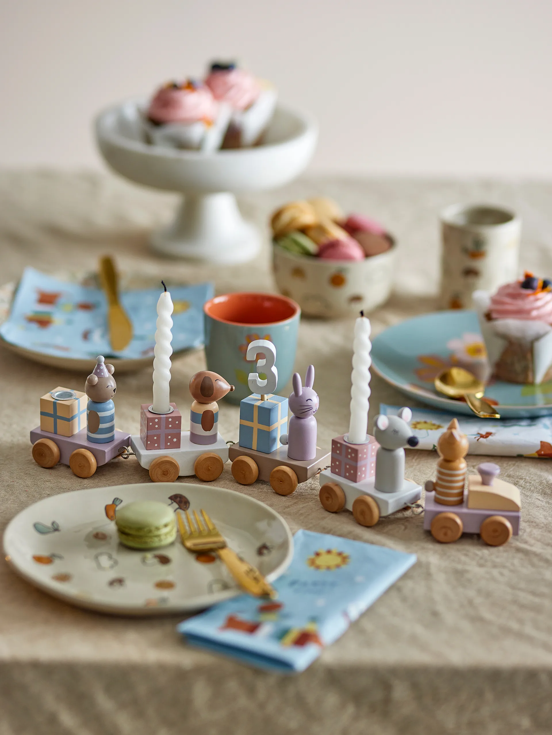 Treno di compleanno Junaid, Rosa Bloomingville