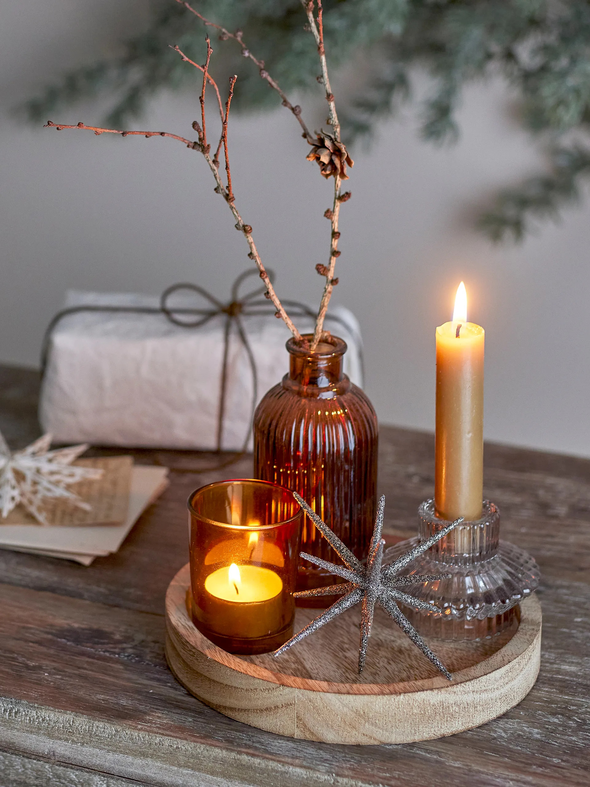 Vassoio rotondo Sanga con oggetti decorativi 6 pezzi, Oro Bloomingville