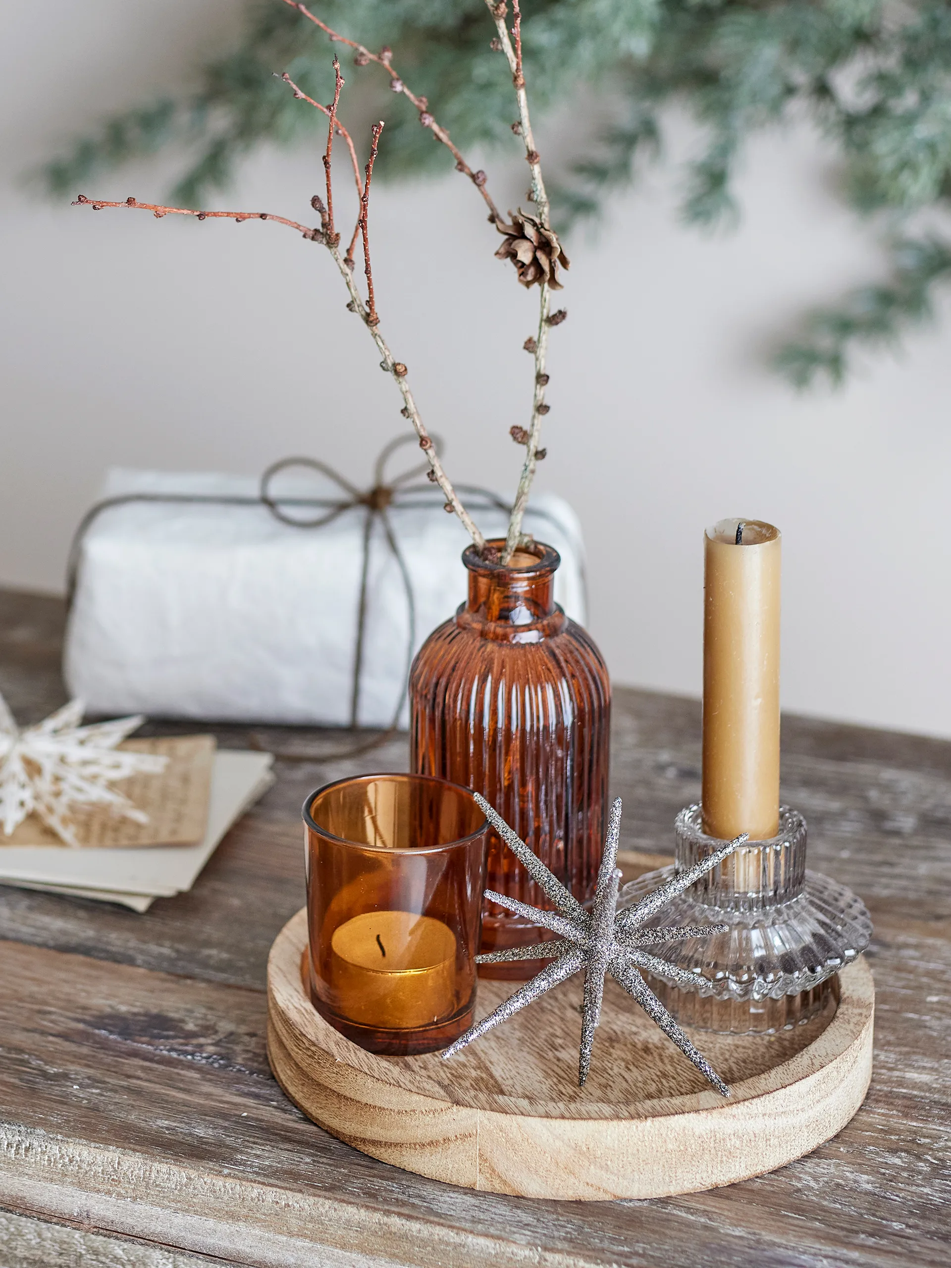 Vassoio rotondo Sanga con oggetti decorativi 6 pezzi, Oro Bloomingville