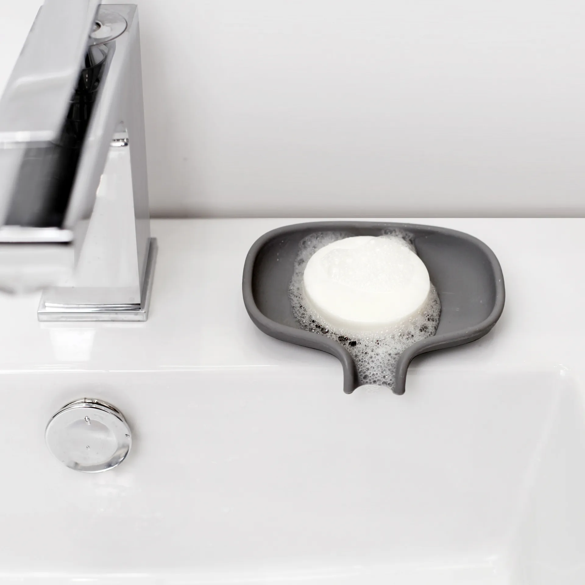 Portasapone con beccuccio di drenaggio in silicone, Grigio grafite Bosign