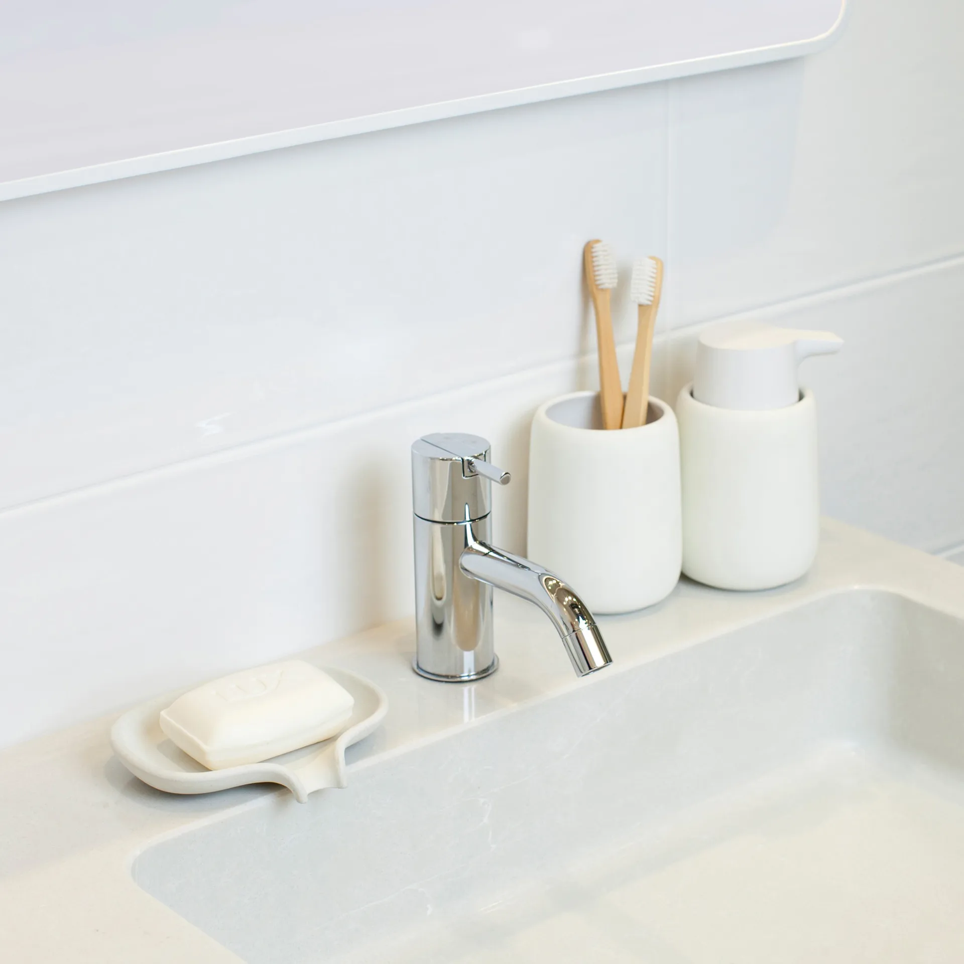 Portasapone con beccuccio di scolo in cemento Soap Saver Flow , Bianco Bosign