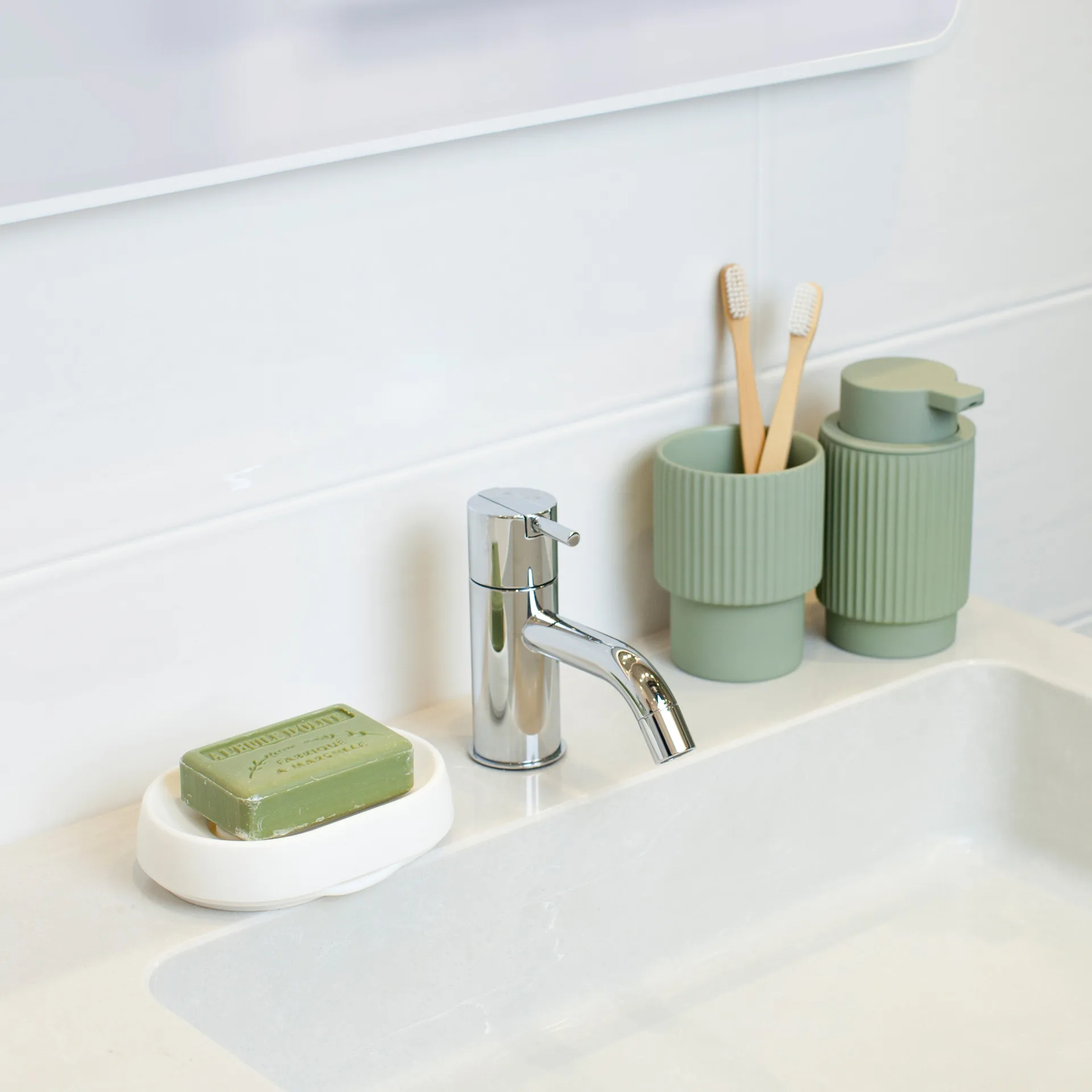 Portasapone in silicone con scarico nascosto, grande , Bianco Bosign