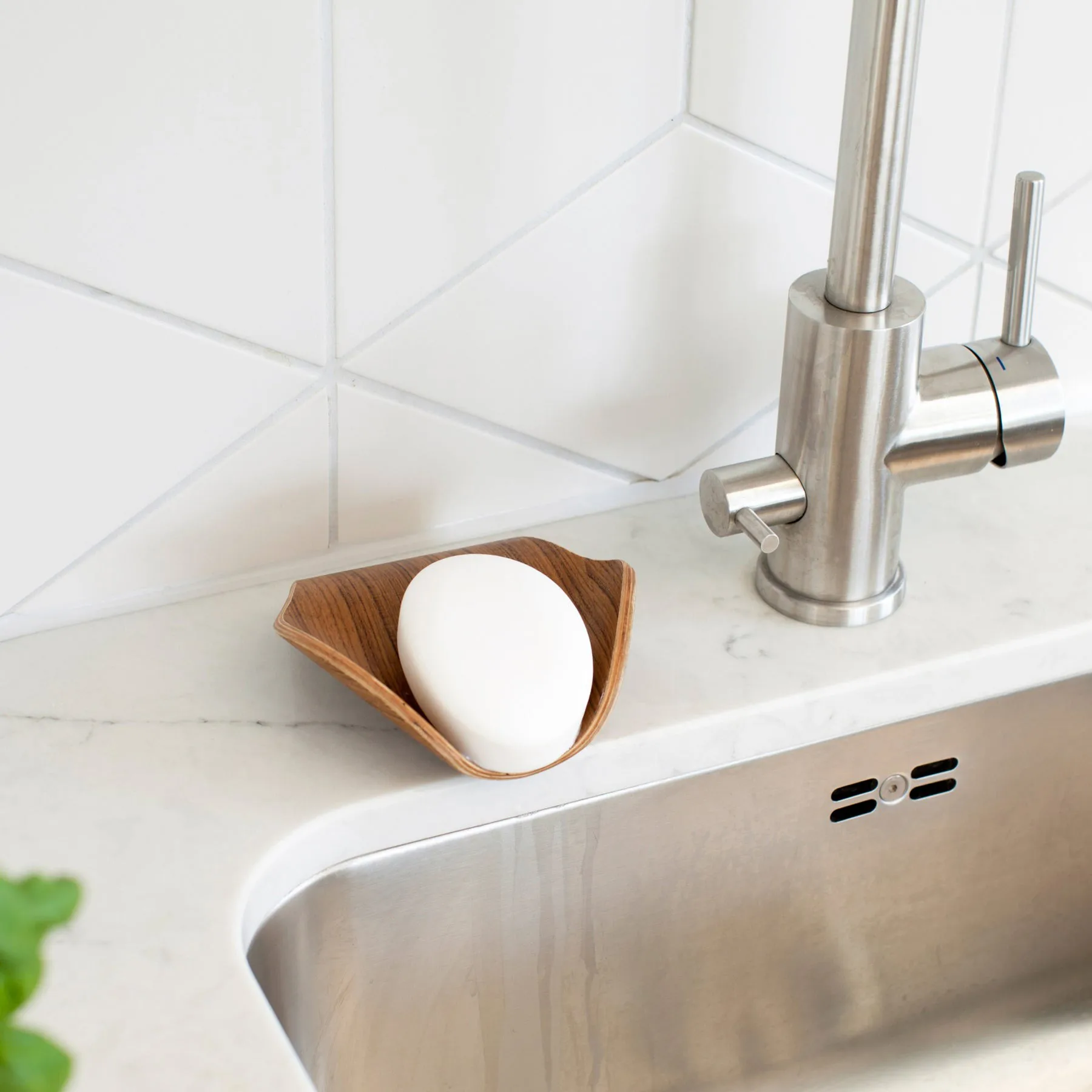 Portasapone Leaf™ con drenaggio 11,5x11,5 cm, Noce Bosign