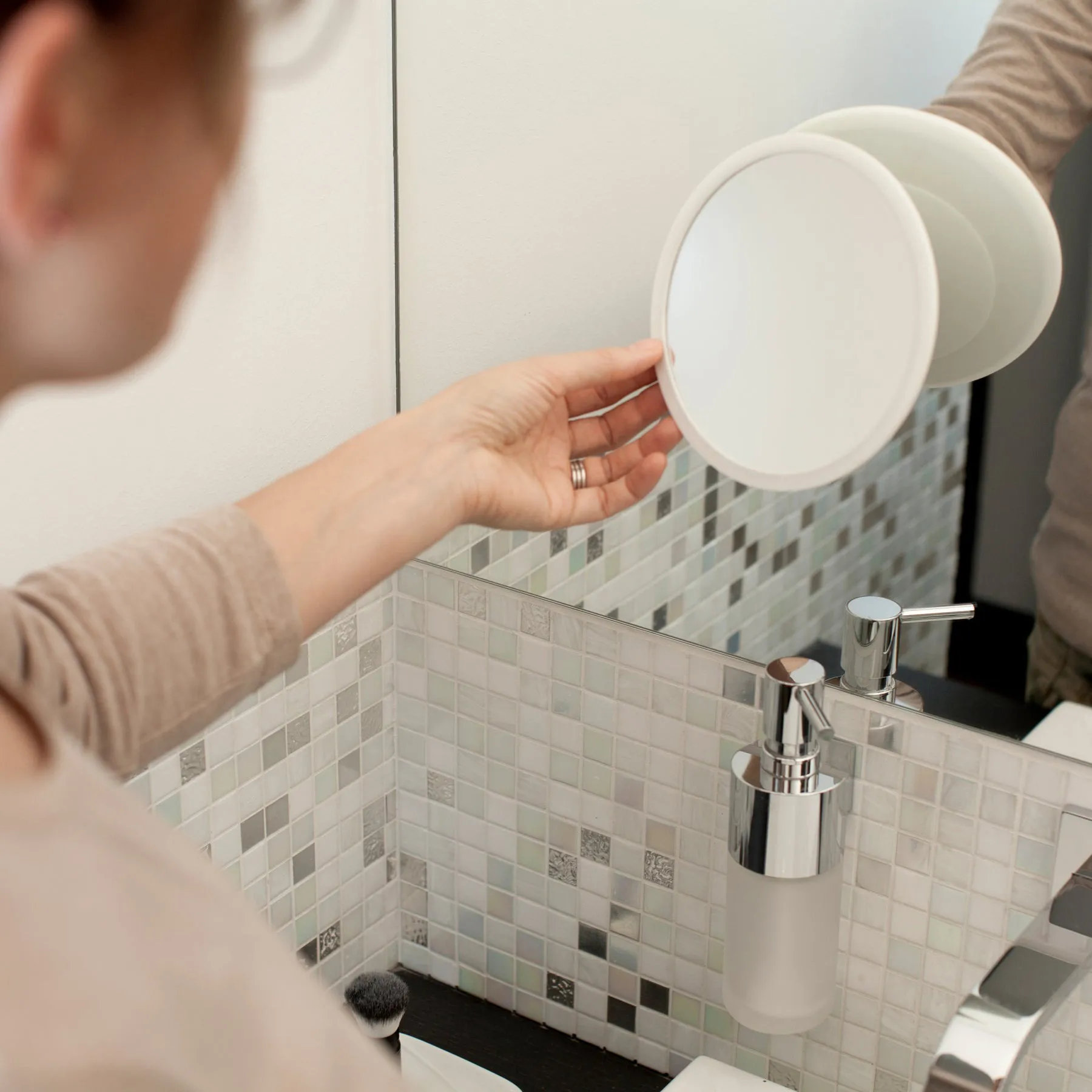 Specchio per trucco AirMirror x10 rimovibile con ventosa, Ø16,5 cm Bosign