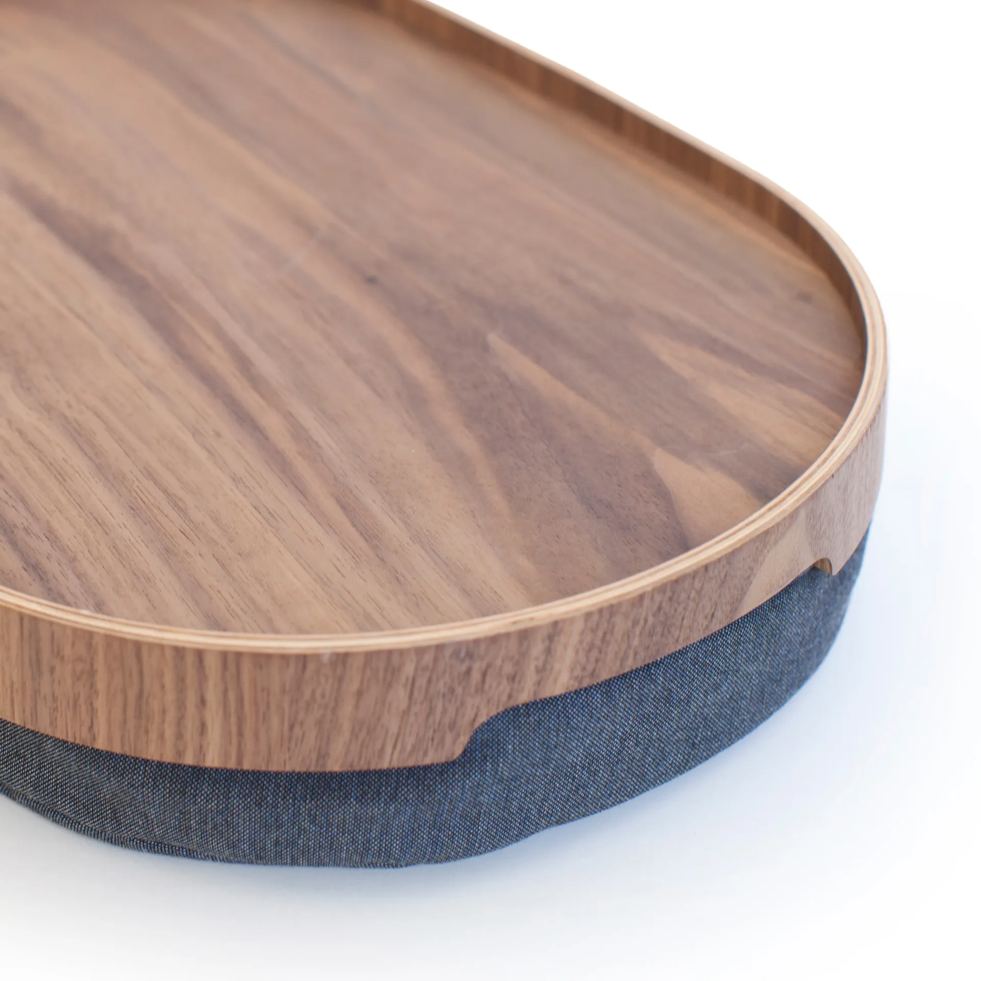 Vassoio per ginocchia Curveline medio Bosign 26x39 cm, Noce Bosign