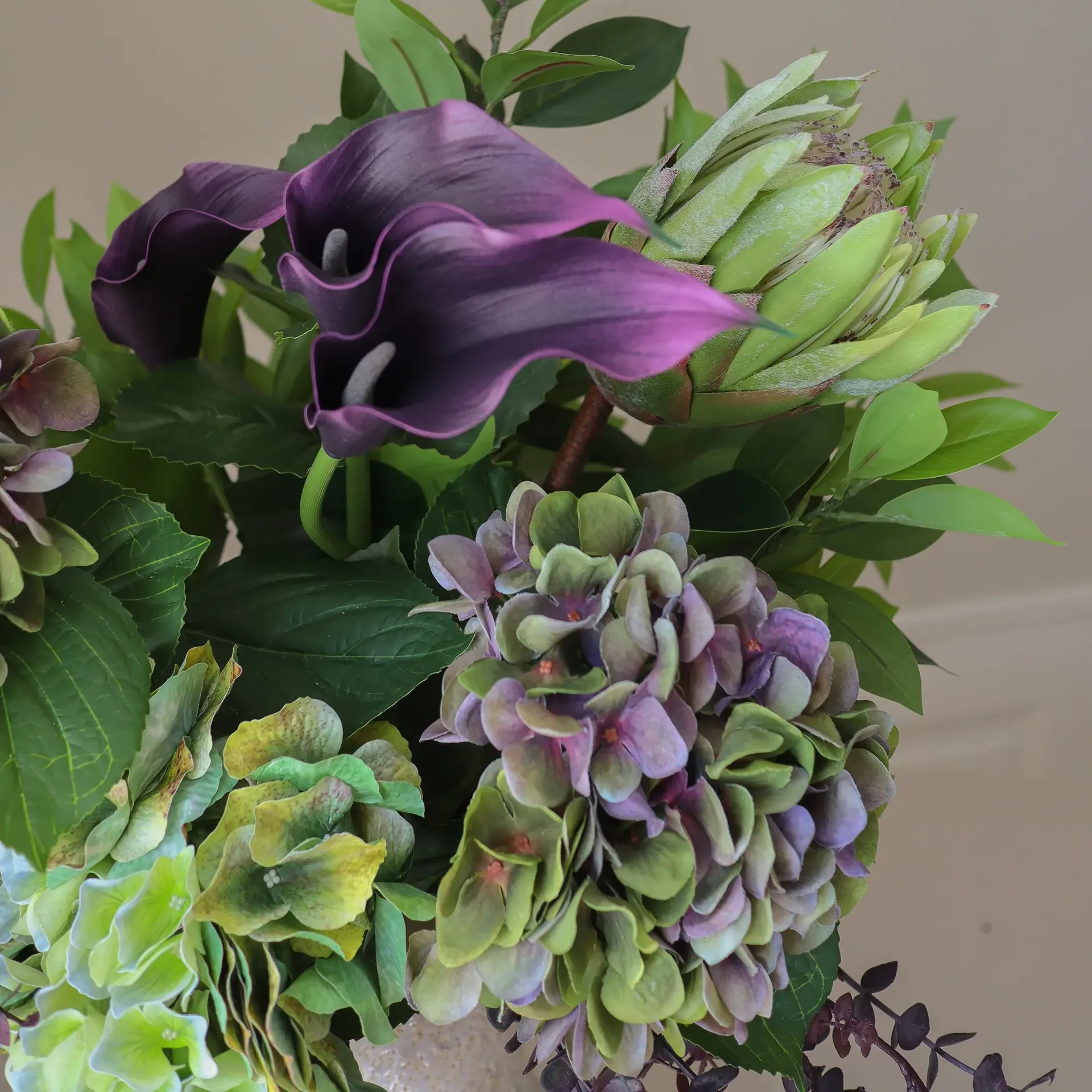 Aubergine Bloom bouquet artificiale, Calla-ortensia-protea reale, 106 cm, 12 pz Botané