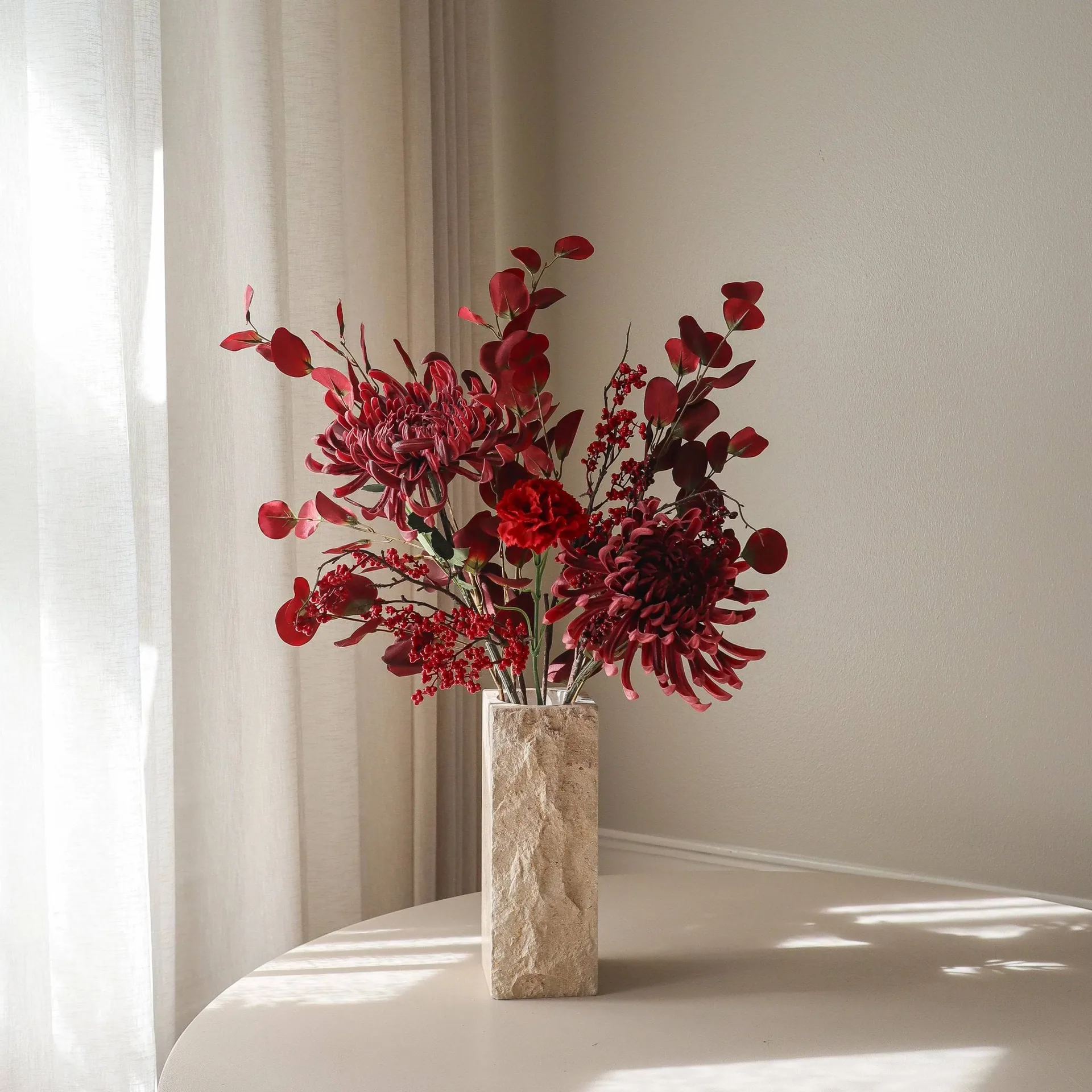 Berry drama bouquet artificiale, Crisantemo ragno, garofano, eucalipto, 84 cm Botané