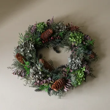 Botanical Forest Wreath ghirlanda - Ortensie-eucalipto-rami di conifere-pigne, Ø40 cm - Botané