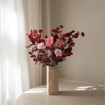 Bouquet artificiale Burgundy blush - Amarillide, garofano, rami di bacche, eucalipto, 84 cm - Botané