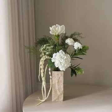 Bouquet artificiale Frosted garden - Amaryllis, ortensia, garofani, amaranto, 90 cm - Botané