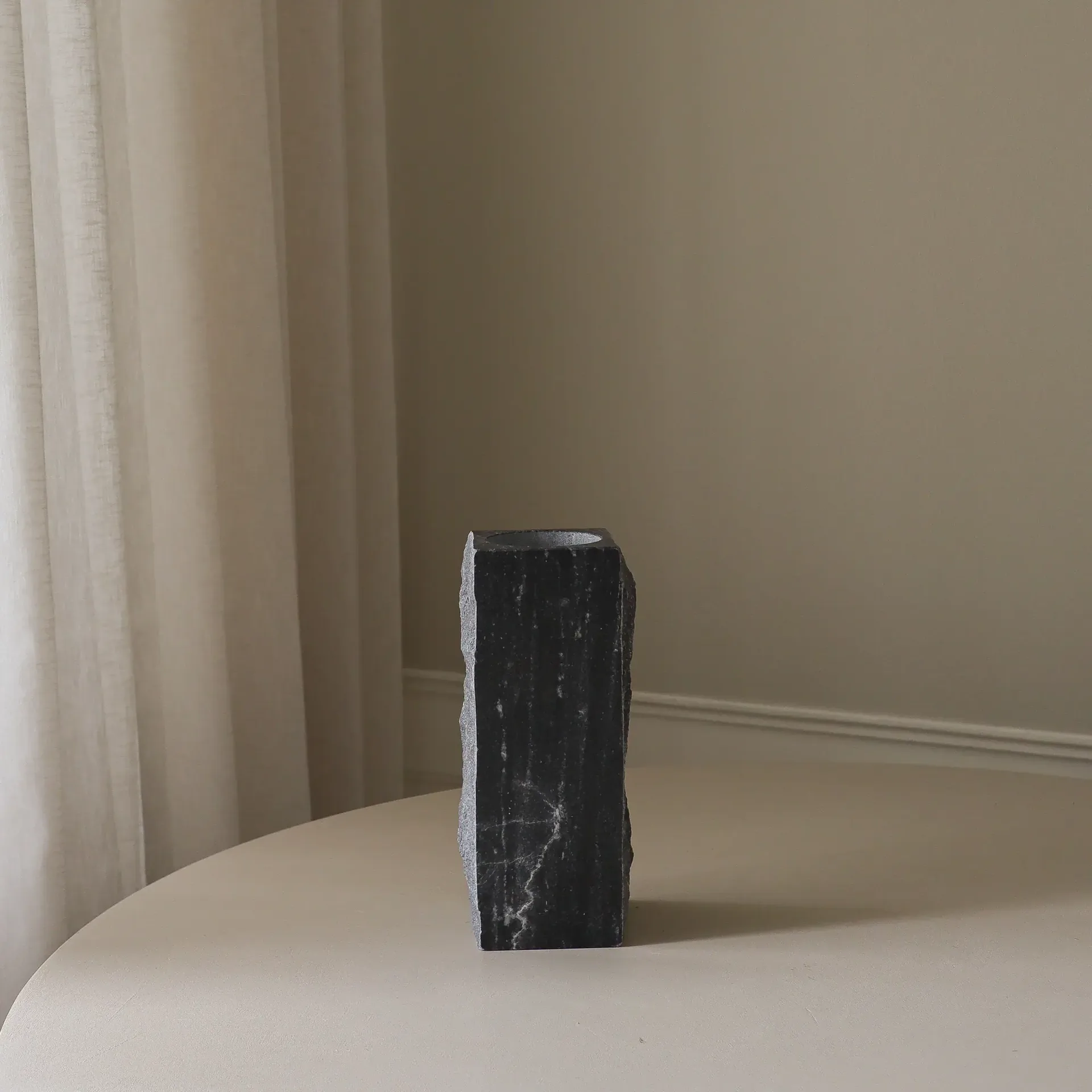 Cartier Edge vaso in marmo, Medium, 30 cm Botané