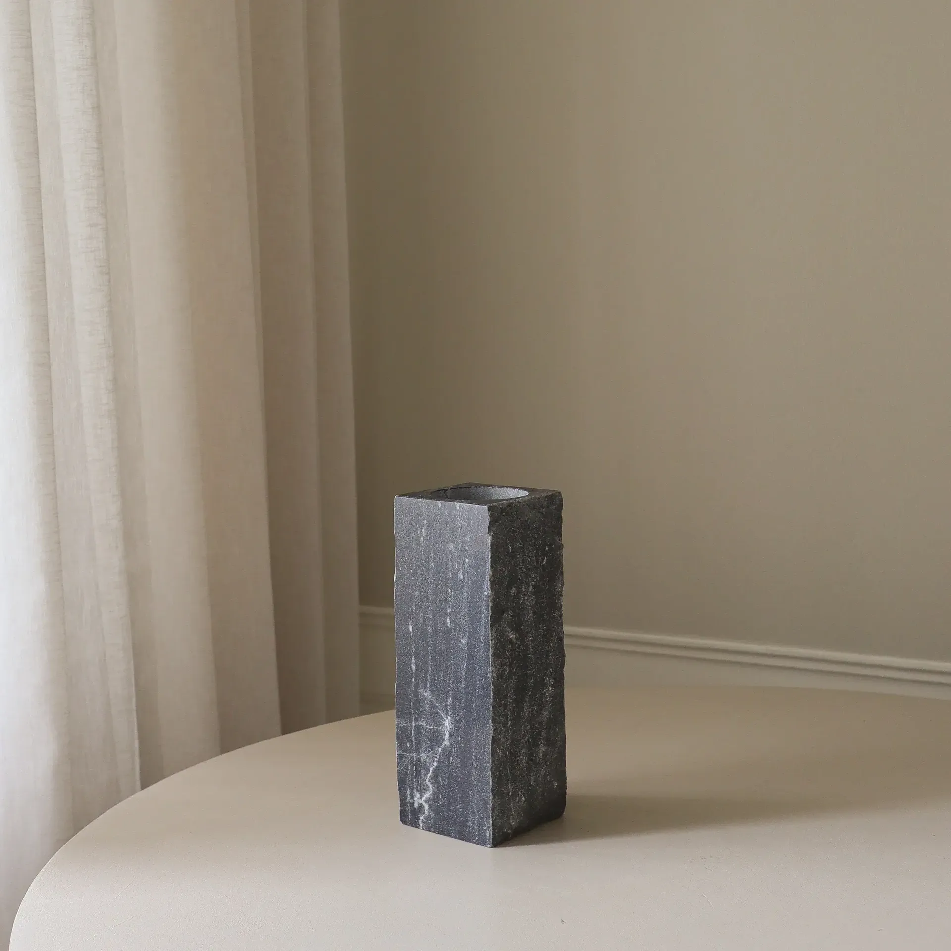 Cartier Edge vaso in marmo, Medium, 30 cm Botané
