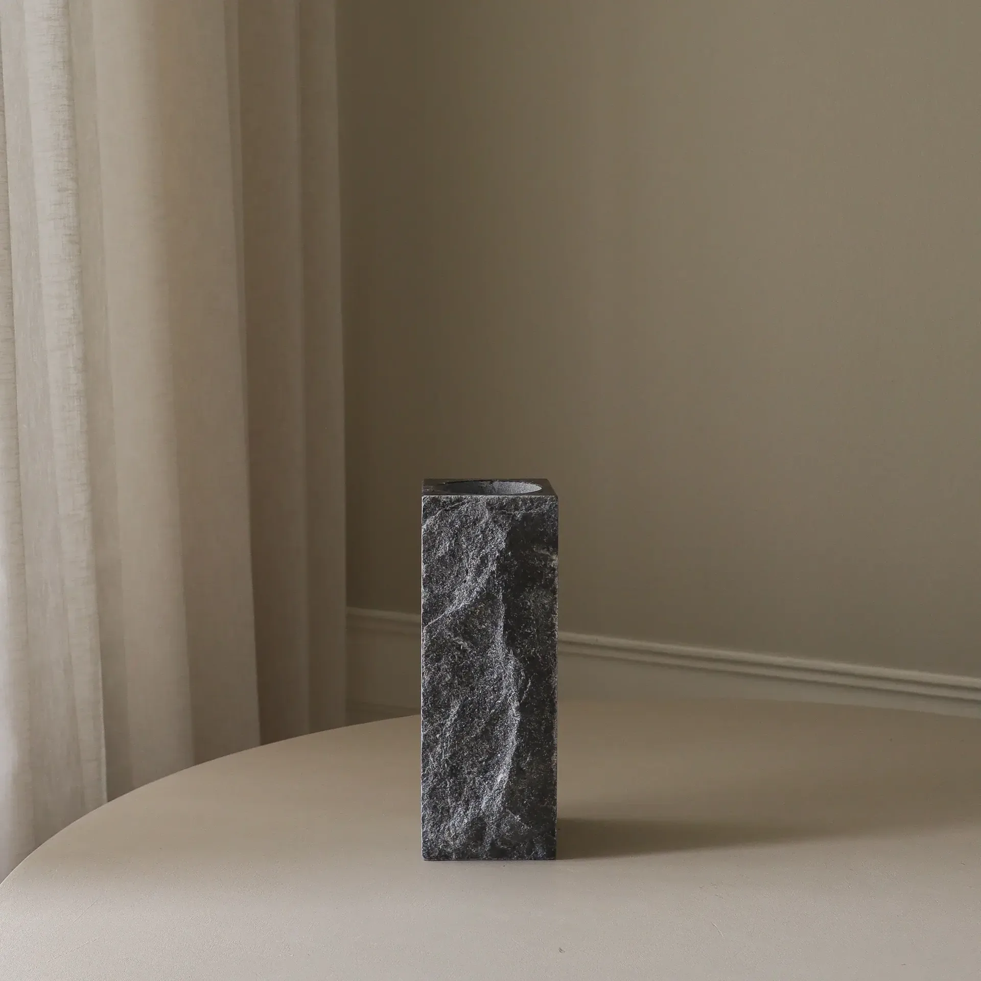 Cartier Edge vaso in marmo, Medium, 30 cm Botané