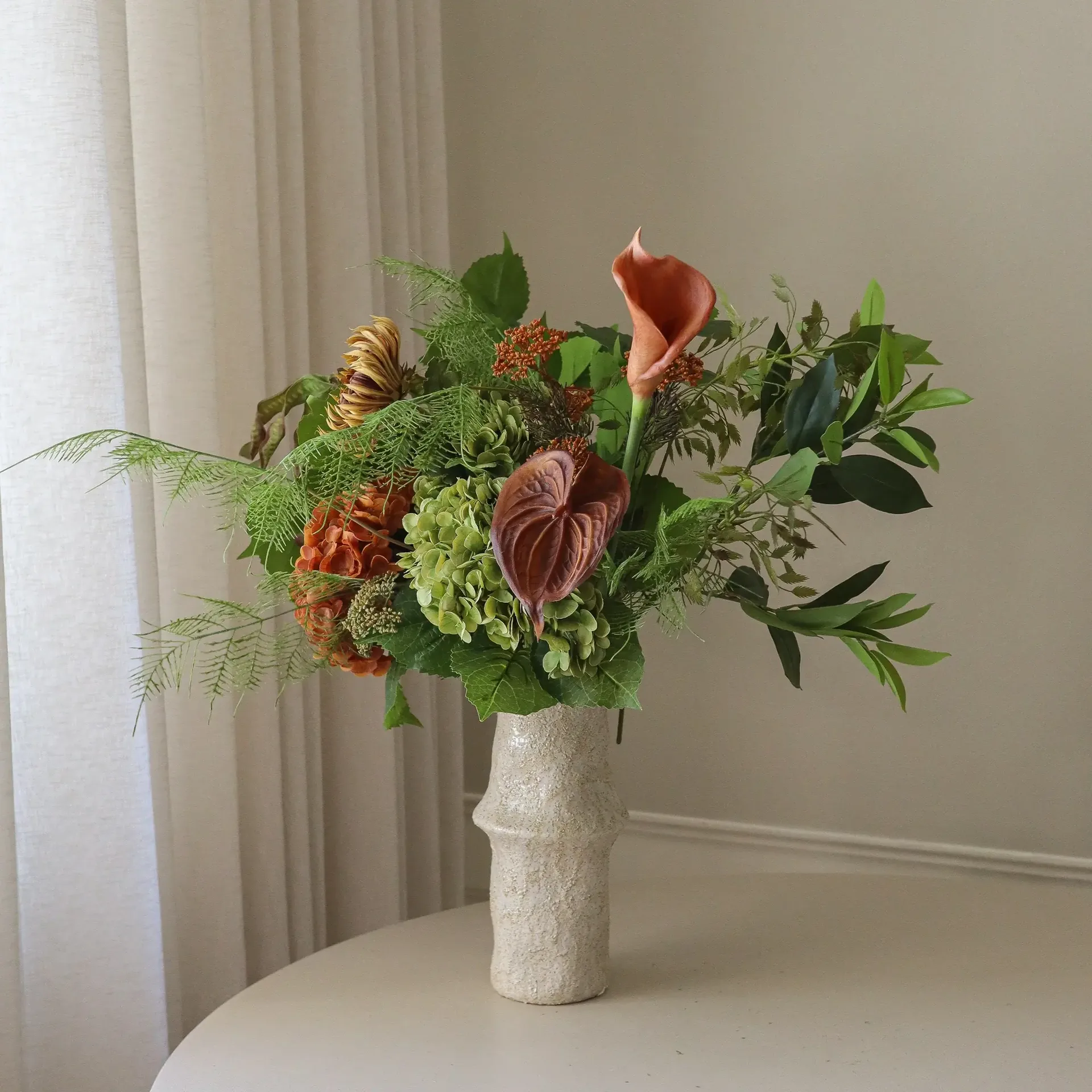 Cedar Grove bouquet artificiale, Ortensia-dalia cacactus metà-calla, 90 cm, 14 pz Botané