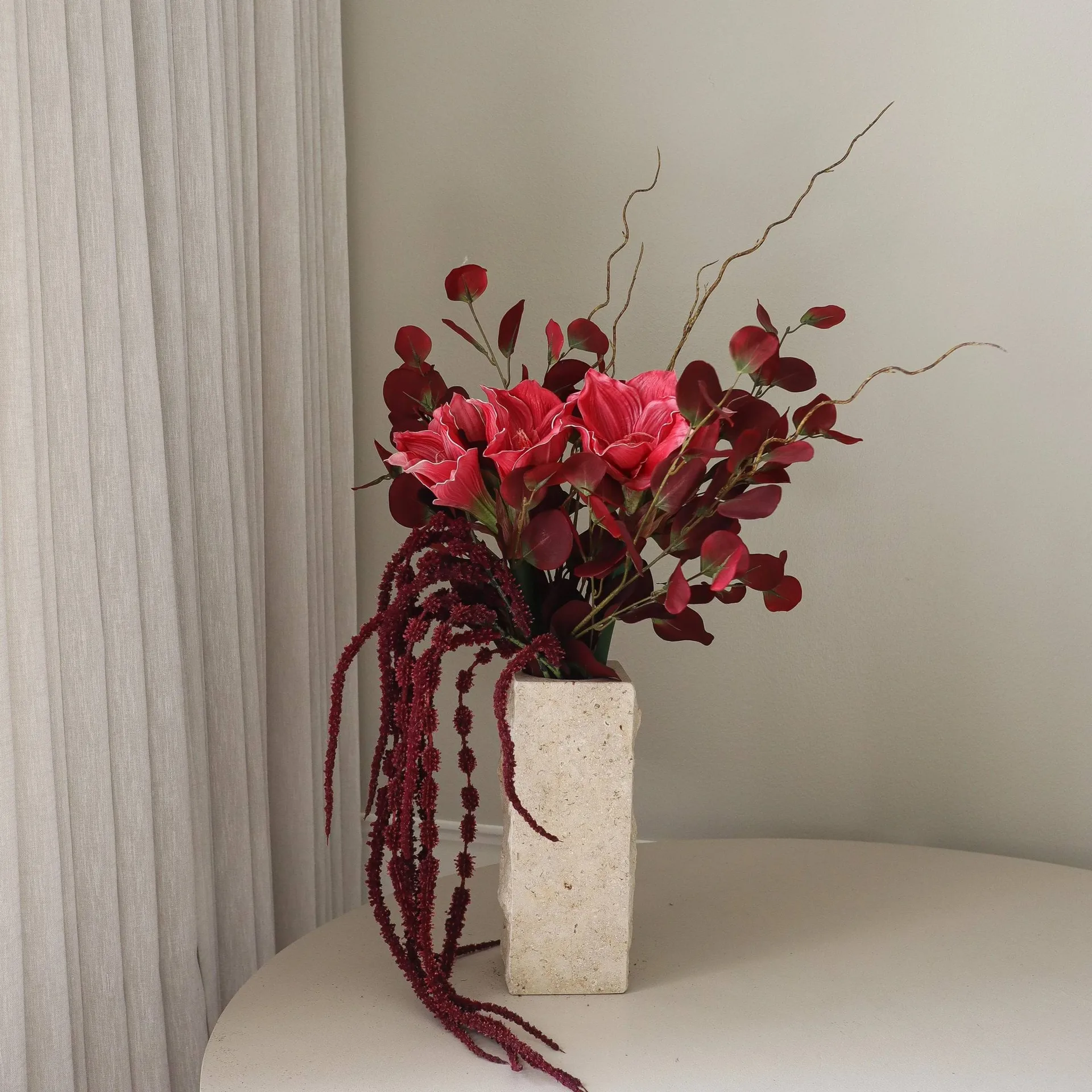 Deep bloom bouquet artificiale, Amarillide, eucalipto, amaranto, rami, 120 cm Botané