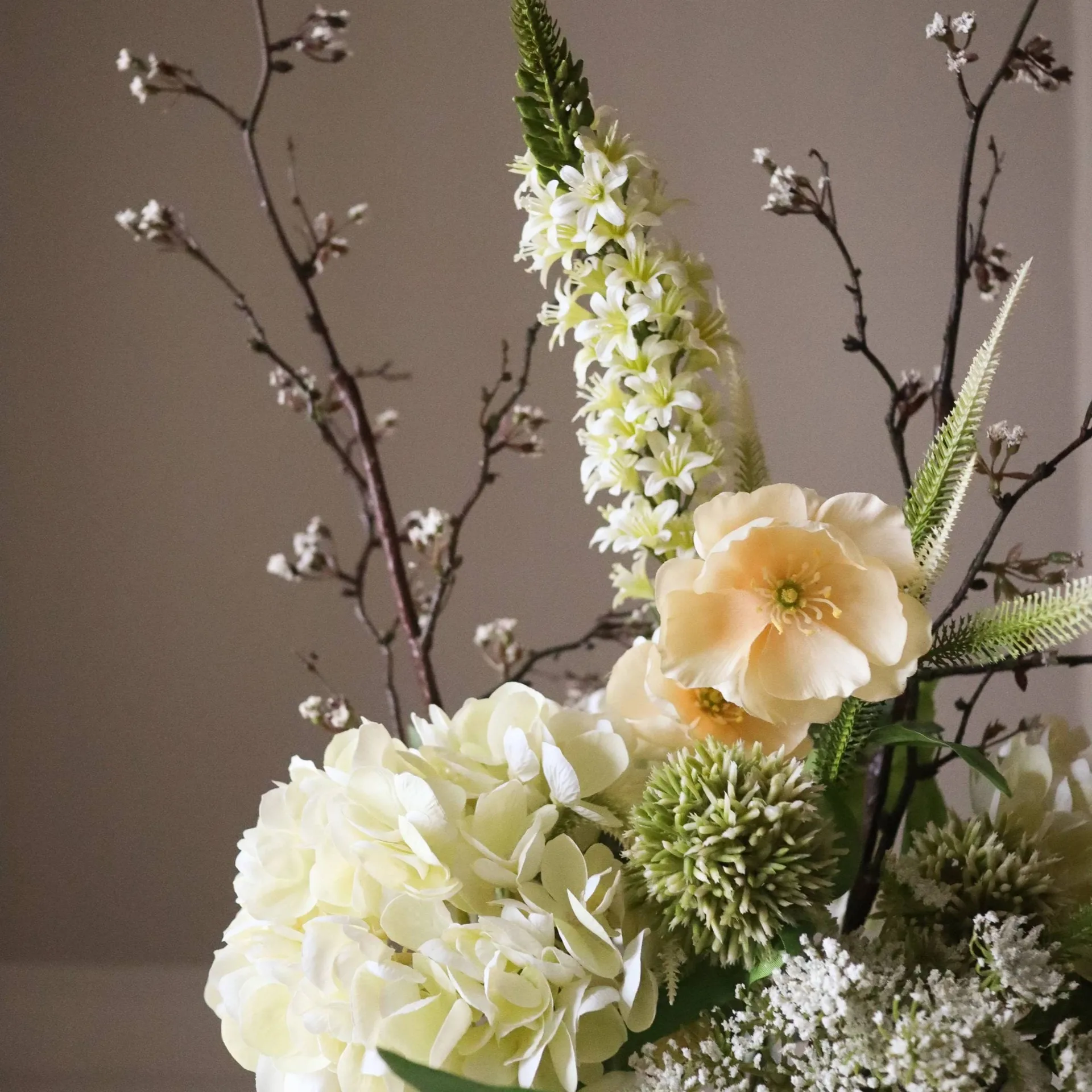 Ivory Cascade bouquet artificiale, Ramo di sinfony, ramo di ciliegio, papavero, ortensia 13 pz Botané