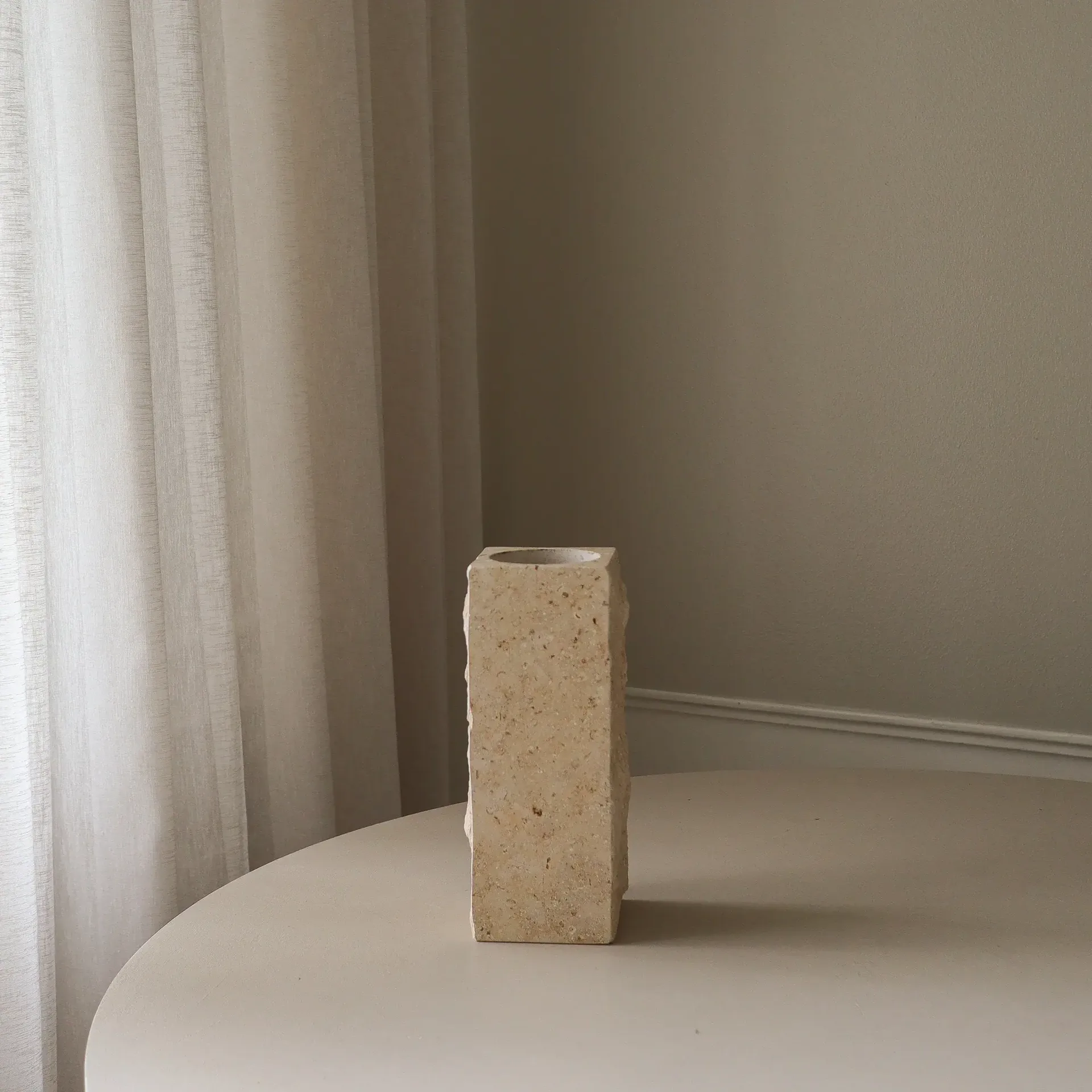 Limestone Edge vaso in marmo, Medium, 30 cm Botané