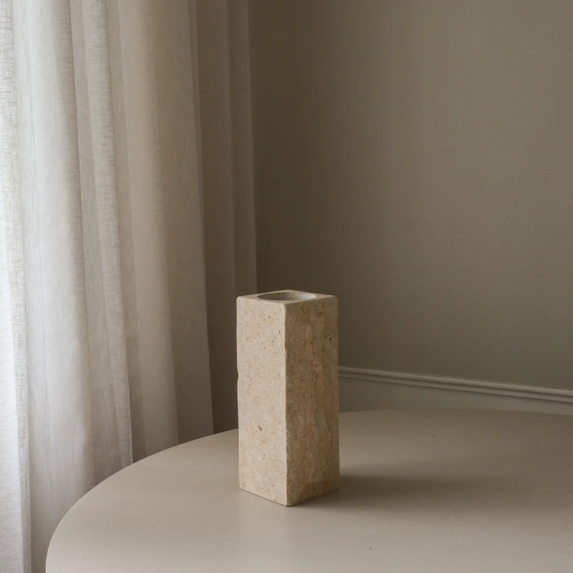 Limestone Edge vaso in marmo, Medium, 30 cm Botané