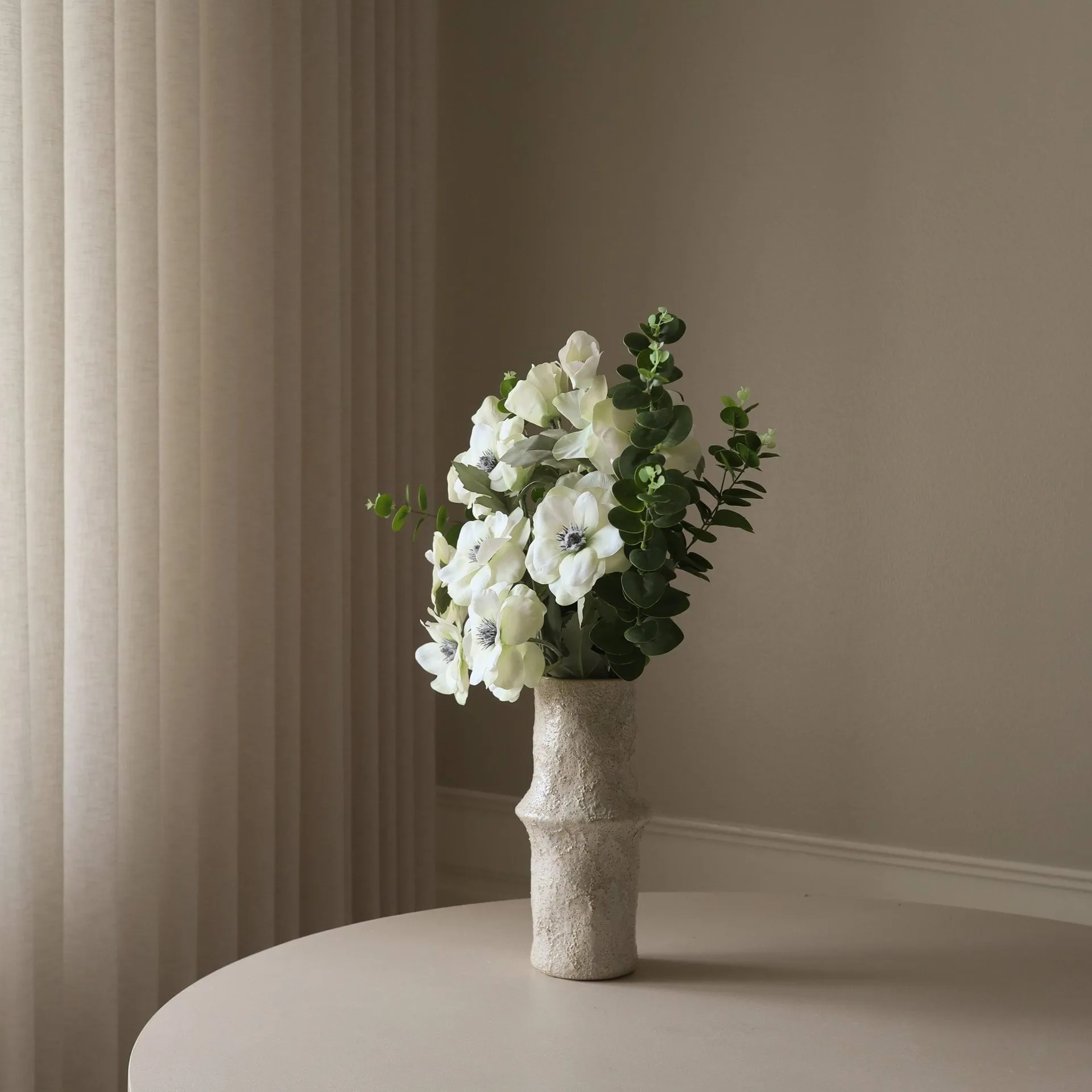 White Satin bouquet artificiale, Anemone-eucalipto 9 pz Botané