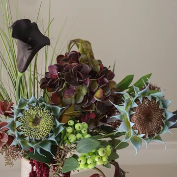 Woodland Nocturne bouquet artificiale - Calla–anthurium–ortensia–girasole autunnale, 112 cm, 14 pz - Botané