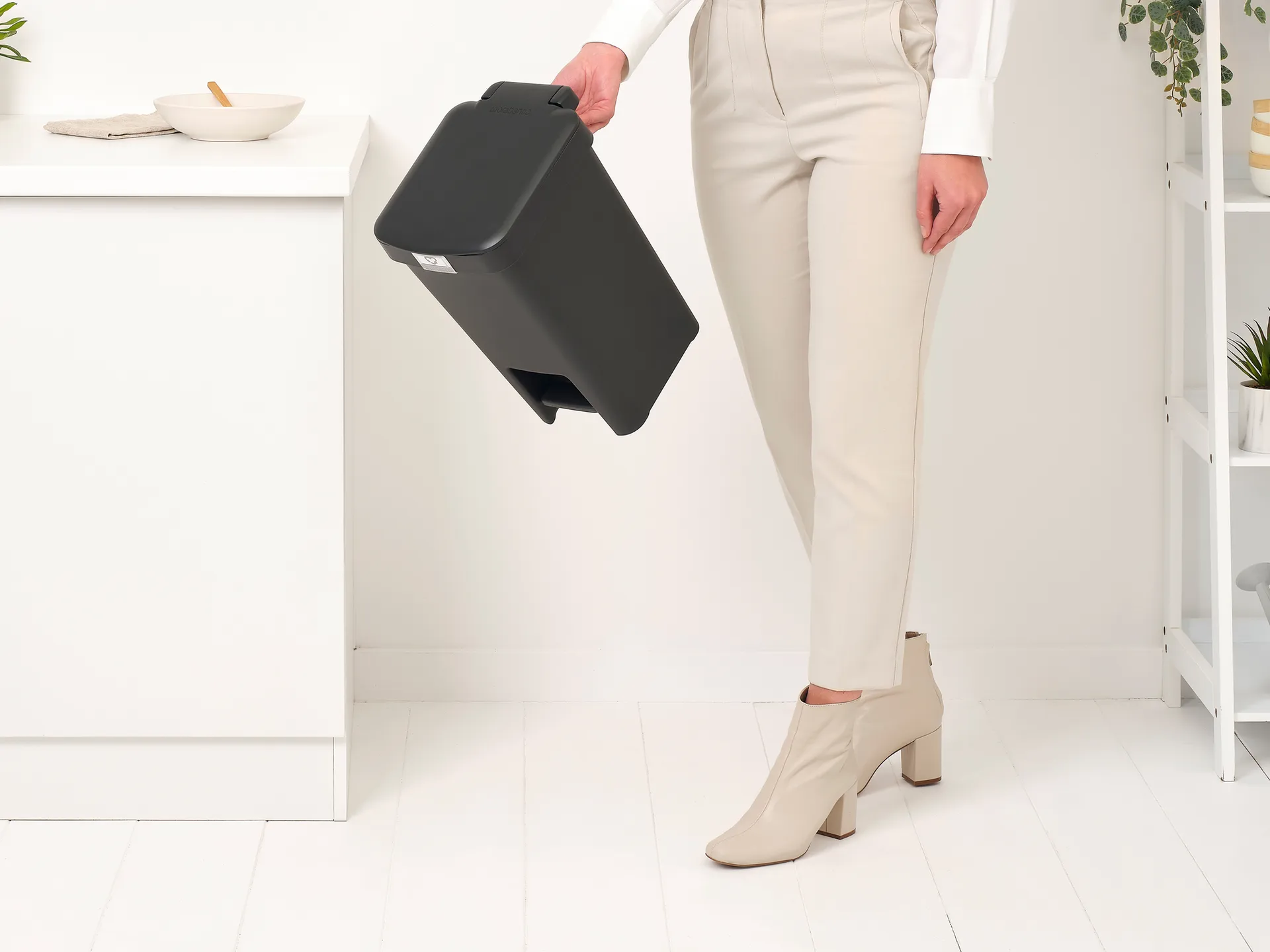 Cestino a pedale StepUp 10 L, Grigio scuro Brabantia