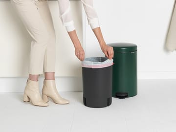 Pattumiera a pedale New Icon da 20 litri - Pine green - Brabantia