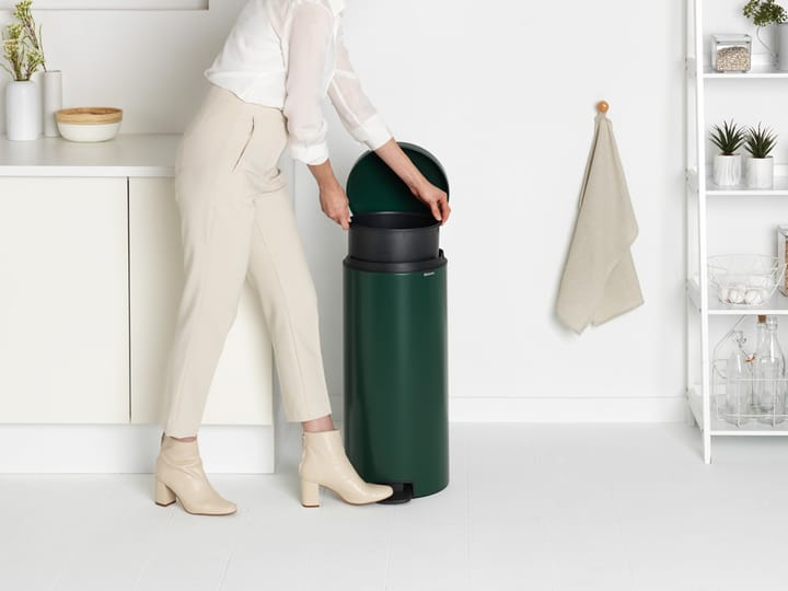 Pattumiera a pedale New Icon da 30 litri, Pine green Brabantia
