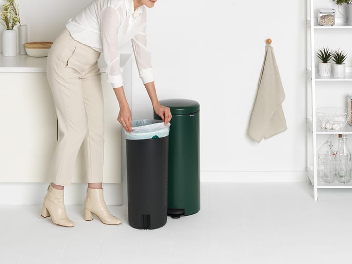 Pattumiera a pedale New Icon da 30 litri, Pine green Brabantia