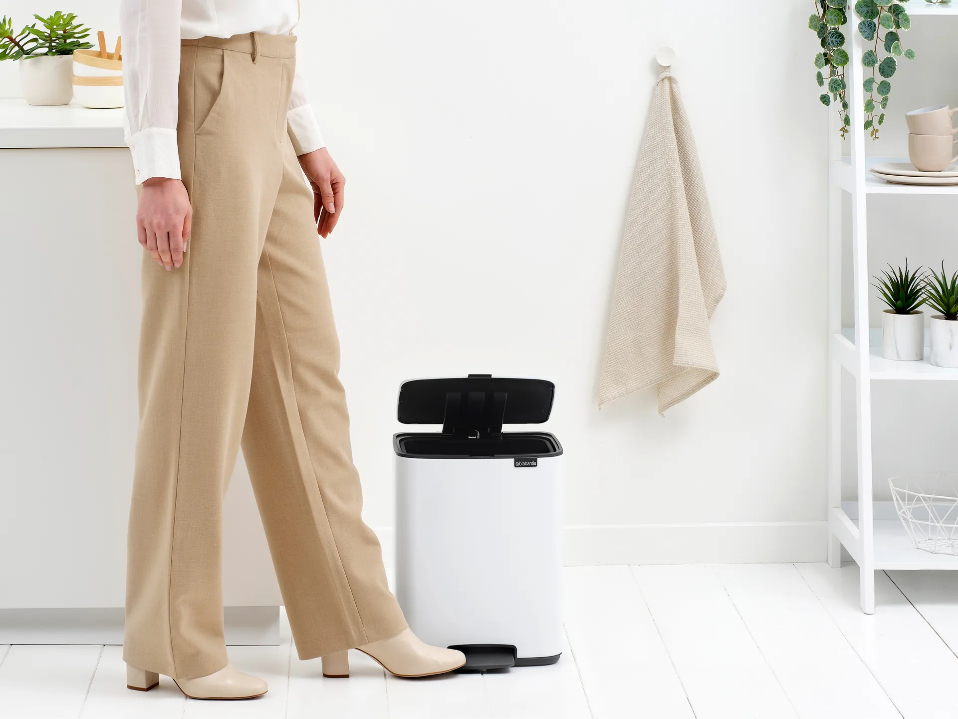 Pattumiera con pedale Bo 12 L, Bianco Brabantia