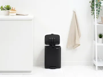 Pattumiera con pedale Bo 12 L - Nero opaco - Brabantia