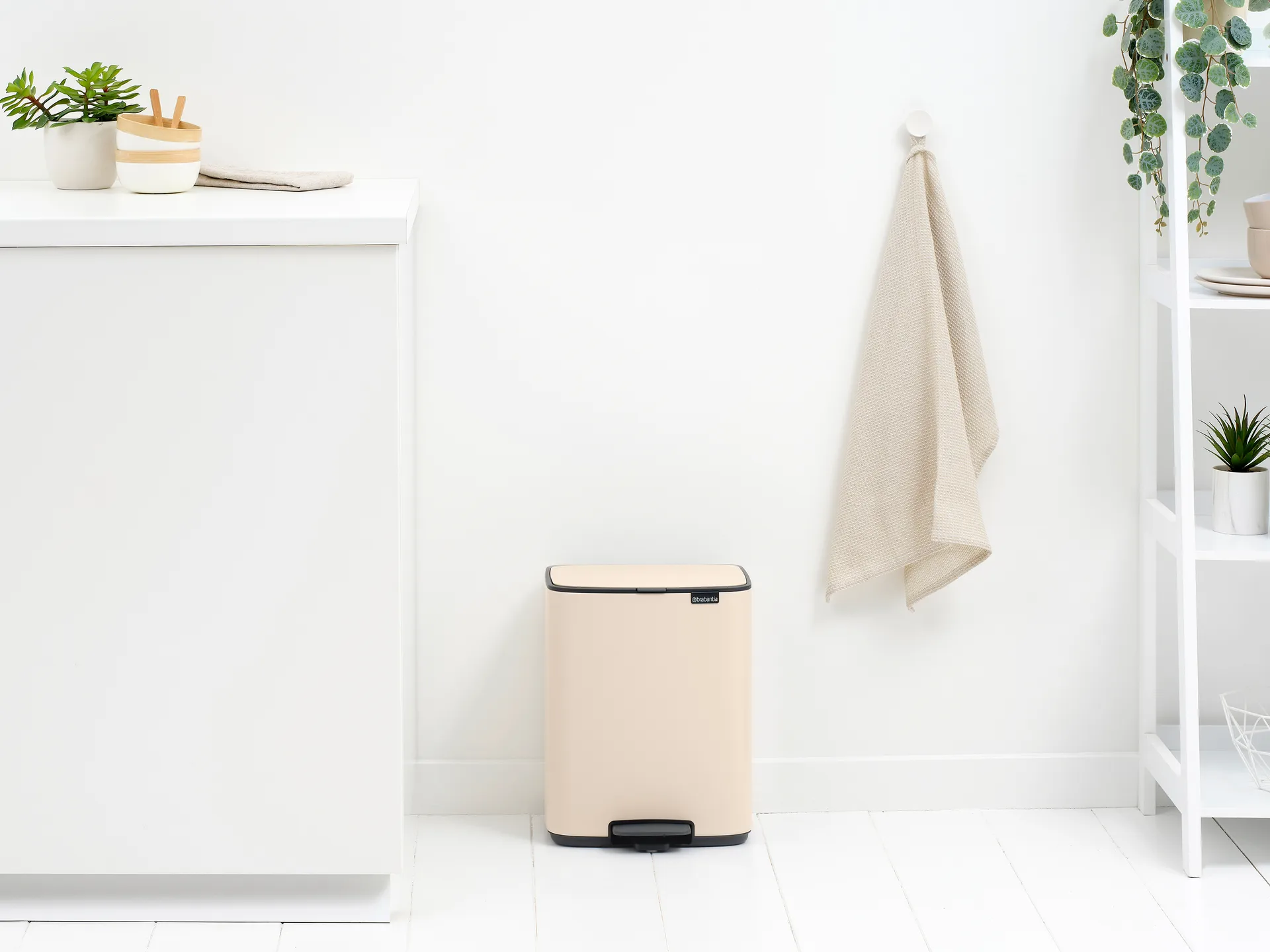 Pattumiera con pedale Bo 12 L, Soft Beige Brabantia