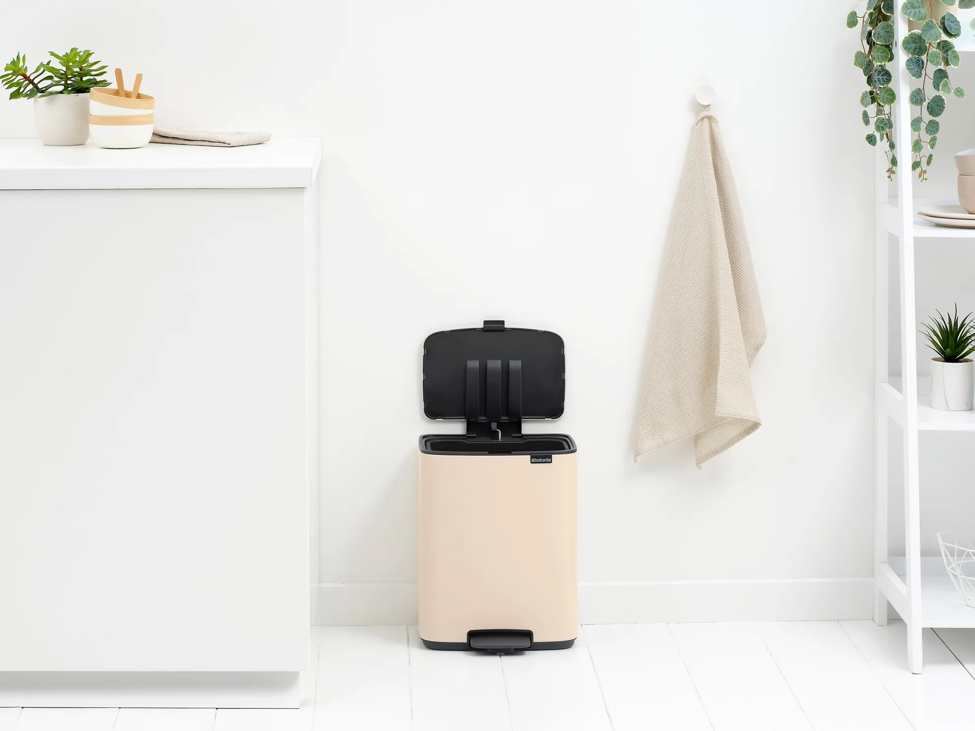 Pattumiera con pedale Bo 12 L, Soft Beige Brabantia