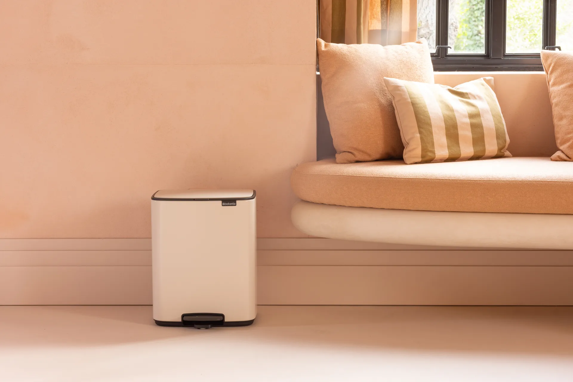 Pattumiera con pedale Bo 12 L, Soft Beige Brabantia